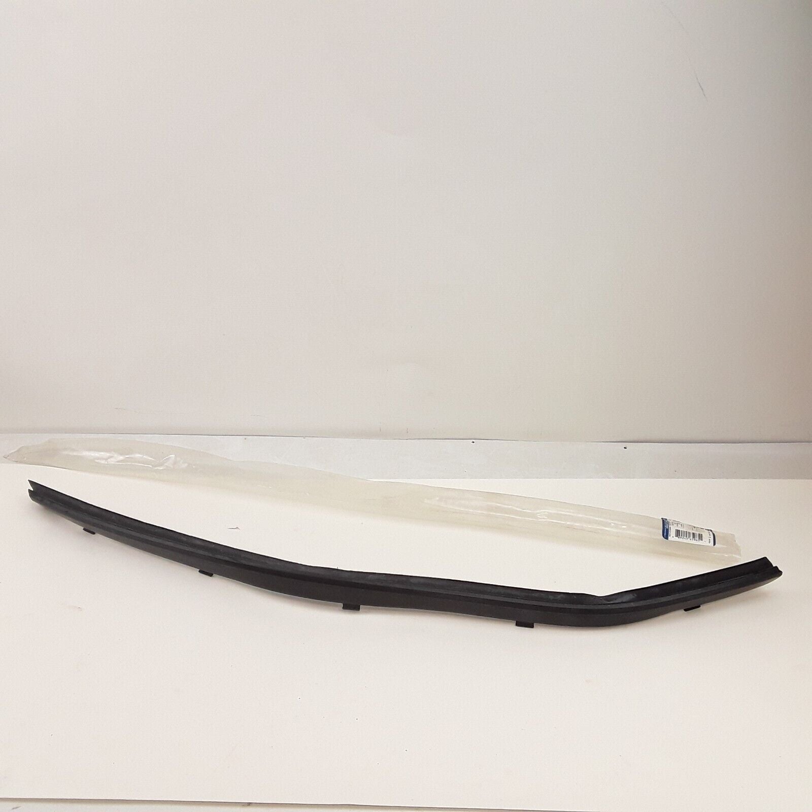 Left Side Outer Door Window Sweep for Chevy S10 Blazer GMC Sonoma 1996-2004 2005