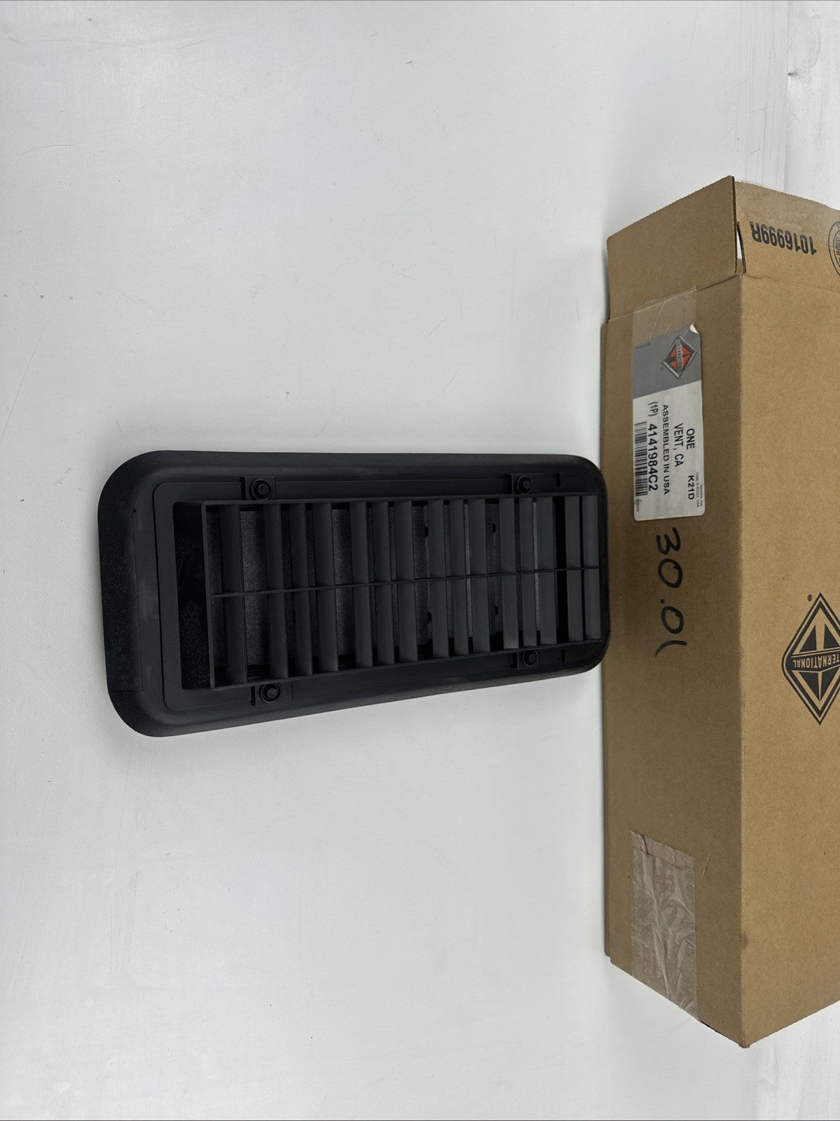 OEM International 4141984C2 Rear Vent Cab Exhauster Assembly For Navistar Trucks