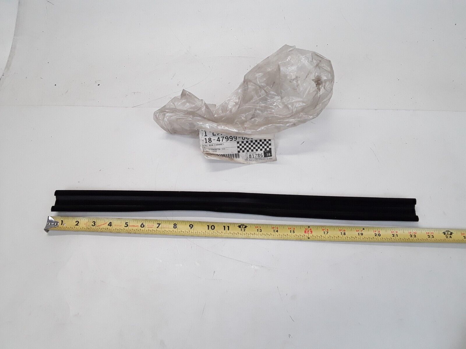 FREIGHTLINER WEATHER STRIP CAB FRONT DOOR SEAL GLASS RUN CHANNEL LOWER - HotCarParts