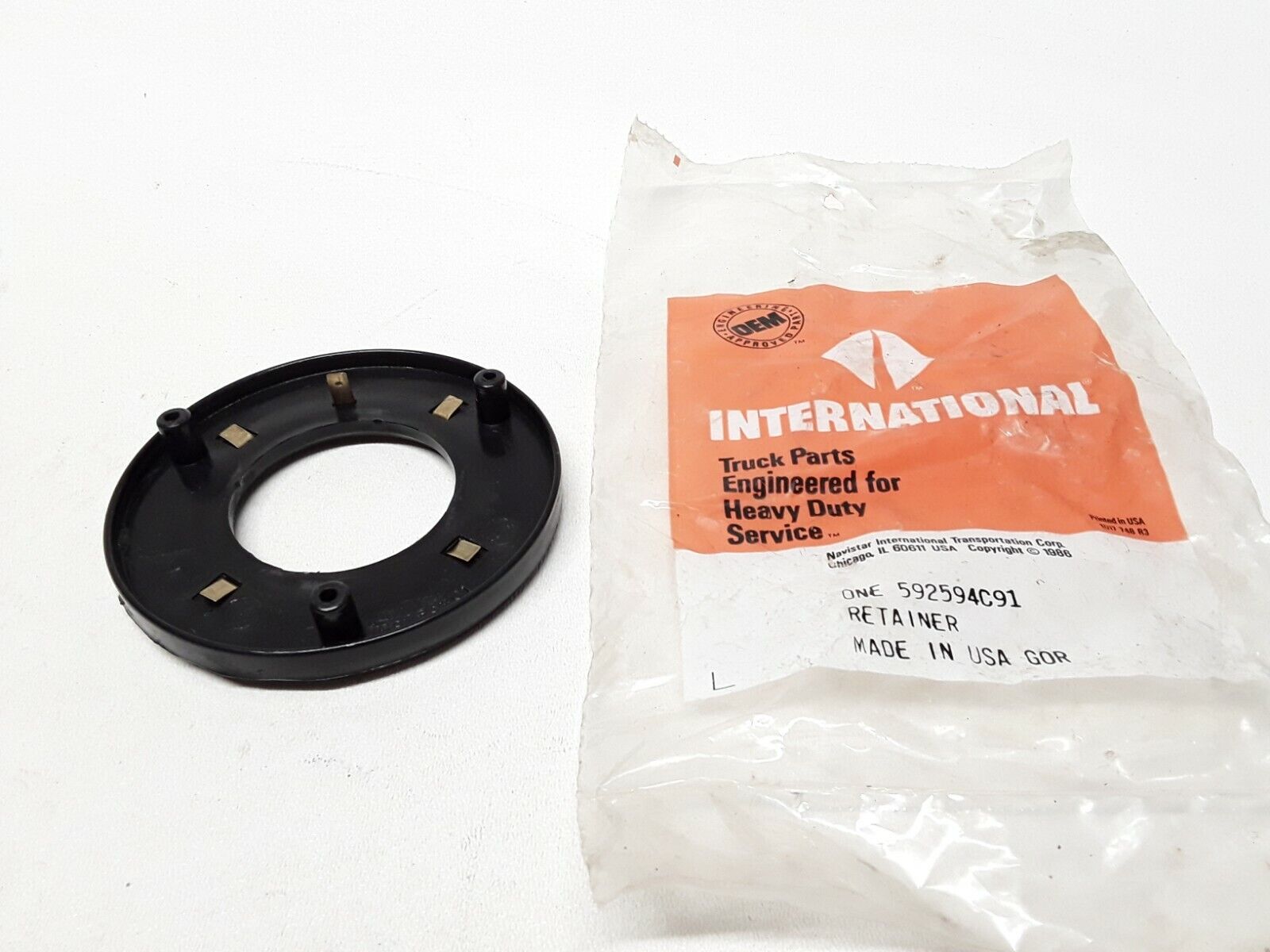 INTERNATIONAL RETAINER 592594C91 592593C1 FAST FREE SHIPPING - HotCarParts