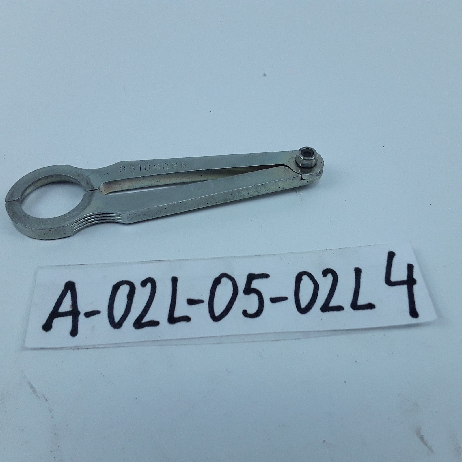 15mm Trans Cooler Line Release Tool 85108826 For Volvo VHD VN VNL VT Models
