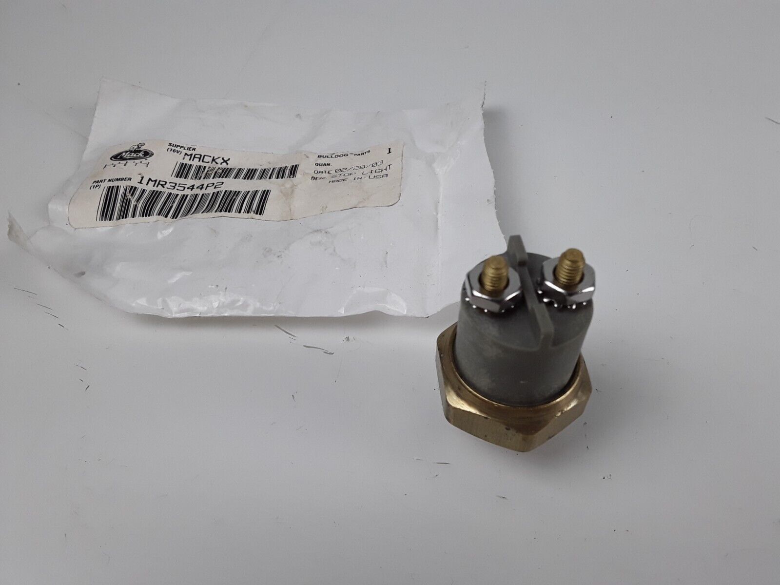 Genuine Low Pressure Switch for Volvo , Mack 1MR3544P2 1MR1418R 25158791 - HotCarParts