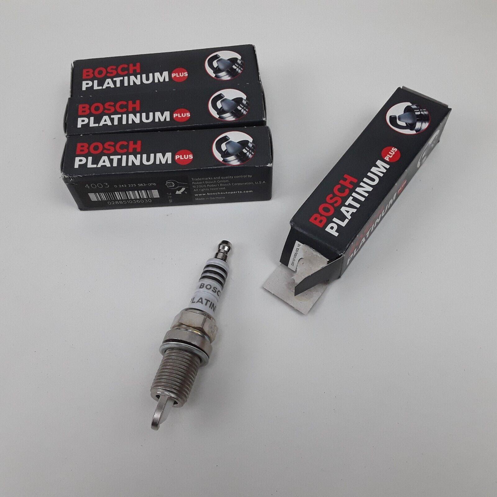 4 Bosch 4003 Spark Plug Platinum Plus Quicker Starts For Chrysler, Jeep, Toyota