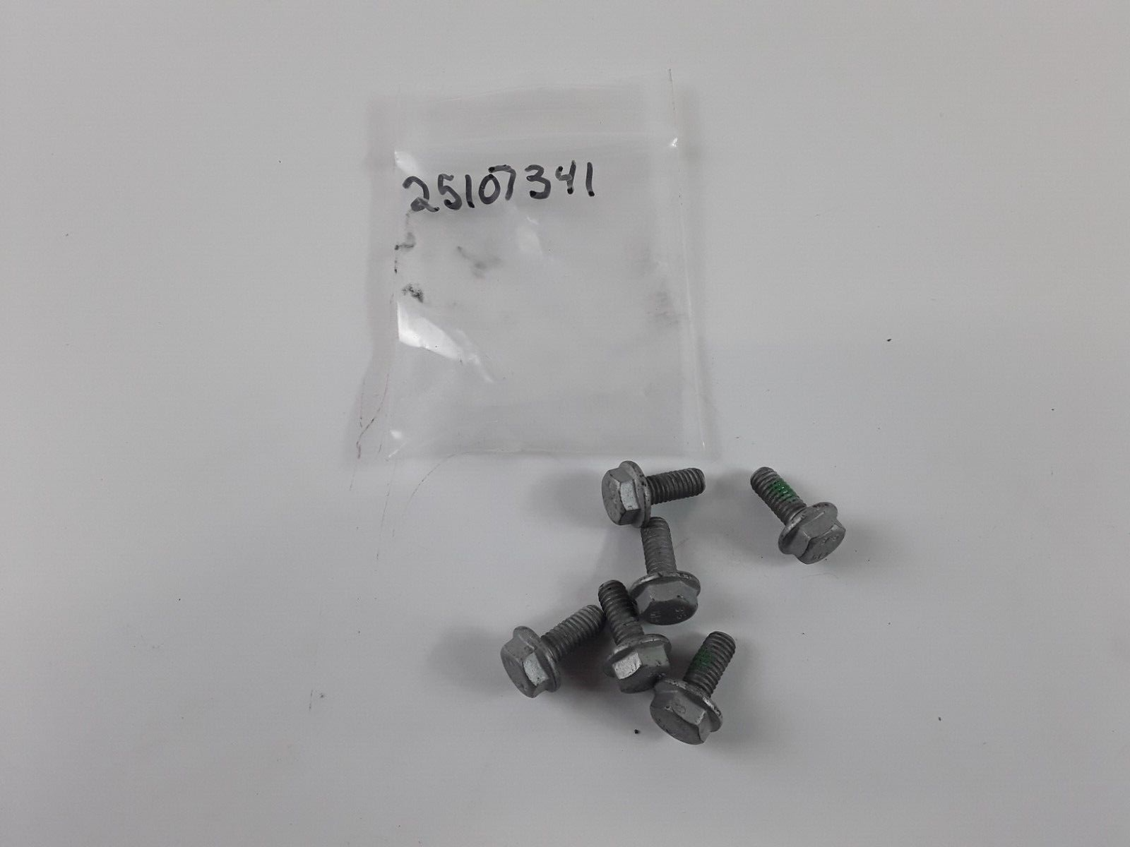 6 Screw M6 x 1 x 14 Flanged Hex Head Rivet For Mack 29AM3 26AM1 29AM3 20706308 - HotCarParts