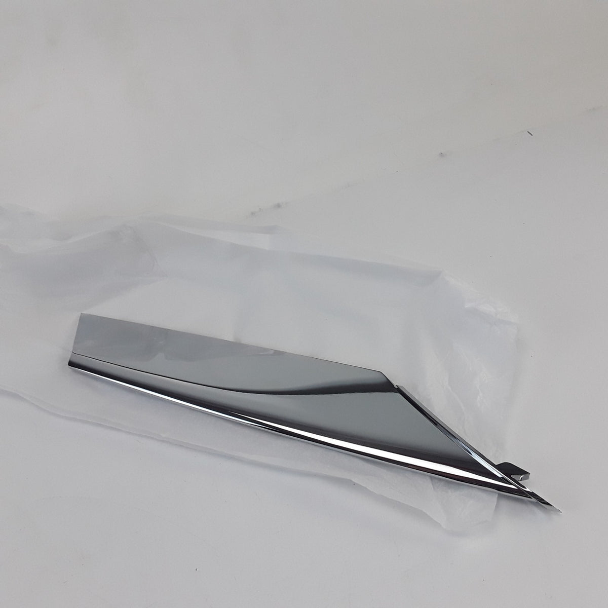 For Tesla Model S 2016-2021 RH Front Fog Light Lower Spear Trim 1056381-00-C OEM
