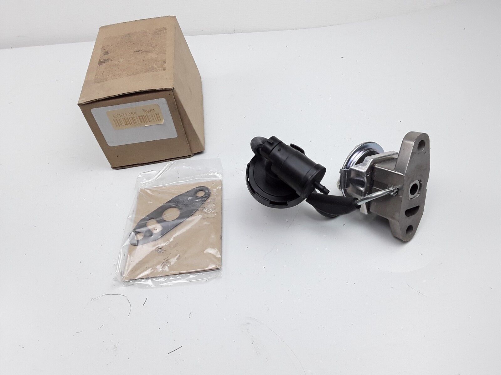 EGR Valve for Chrysler Town & Country Voyager Dodge Caravan Plymouth 1996-2000