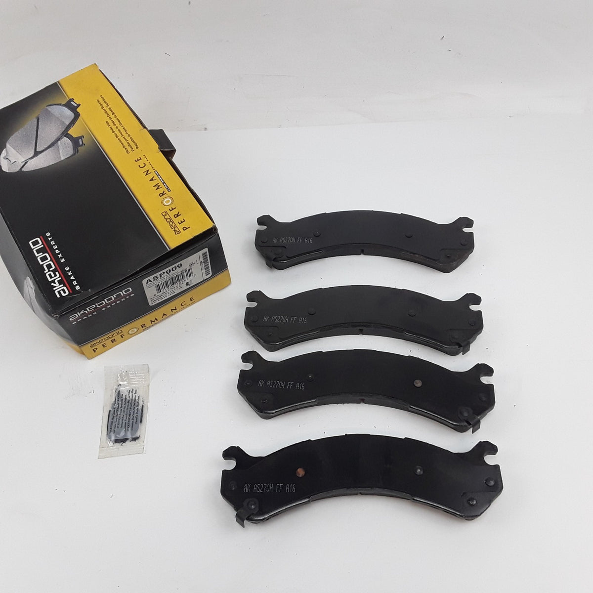Rear Disc Brake Pad Kit Fits Chevrolet GMC 2001 2002 2003 2004 2005 2006-2010