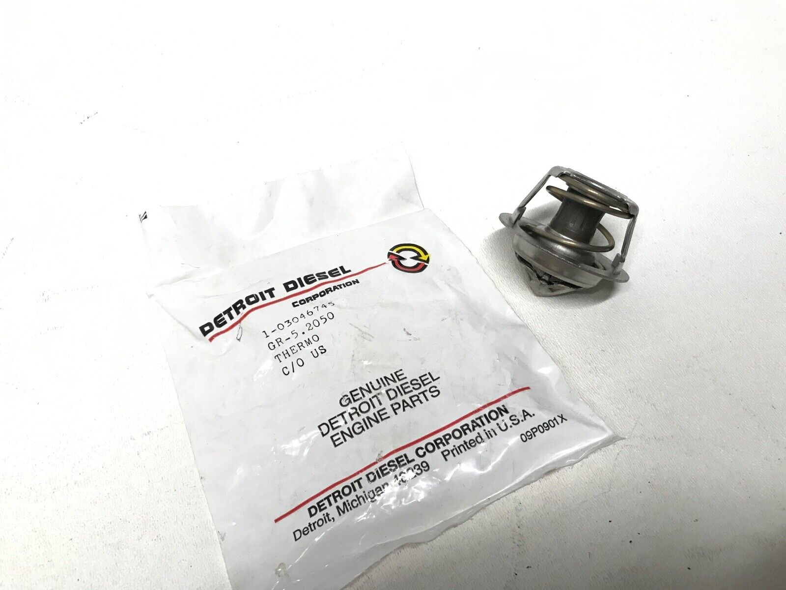 GENUINE DETROIT DIESEL 03046745 Thermostat 5.2050 1-03046745 - HotCarParts