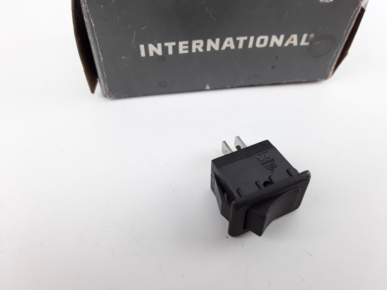 GENUINE Navistar International 2508571C1 SWITCH DOME TOGGLE FAST FREE SHIPPING - HotCarParts