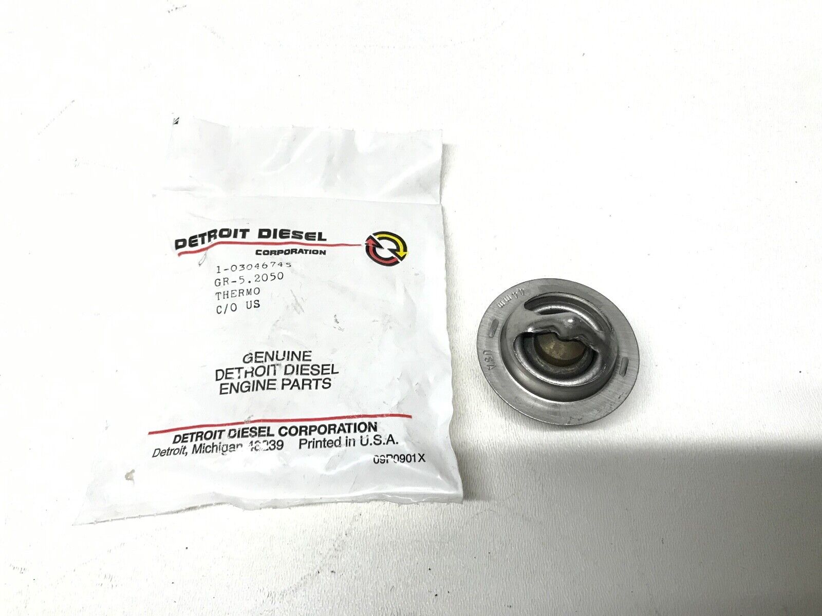 GENUINE DETROIT DIESEL 03046745 Thermostat 5.2050 1-03046745 - HotCarParts