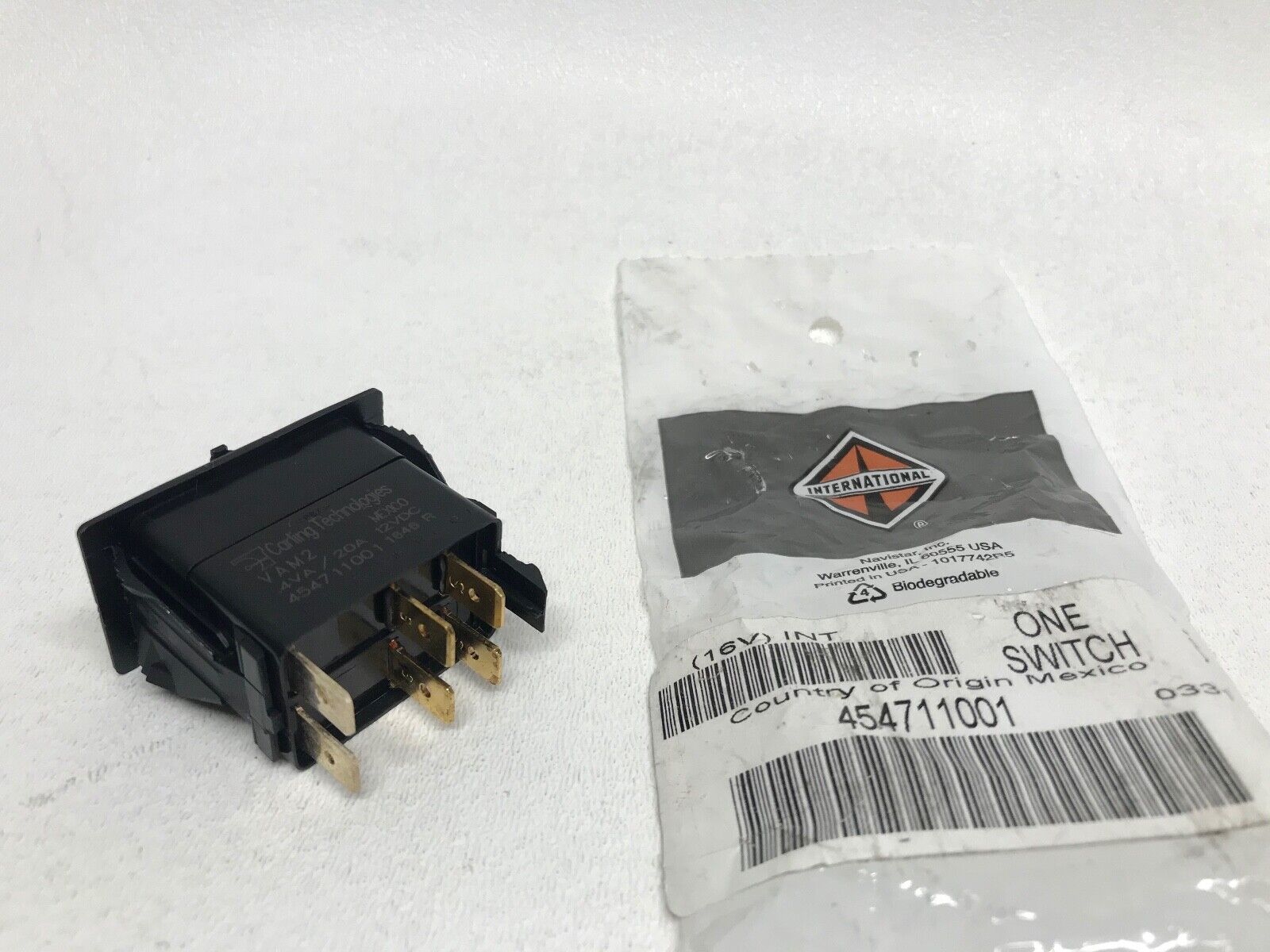 GENUINE OEM INTERNATIONAL SWITCH ROCKER OFF /ON LOW CURRENT 454711001 FAST SHIPP - HotCarParts