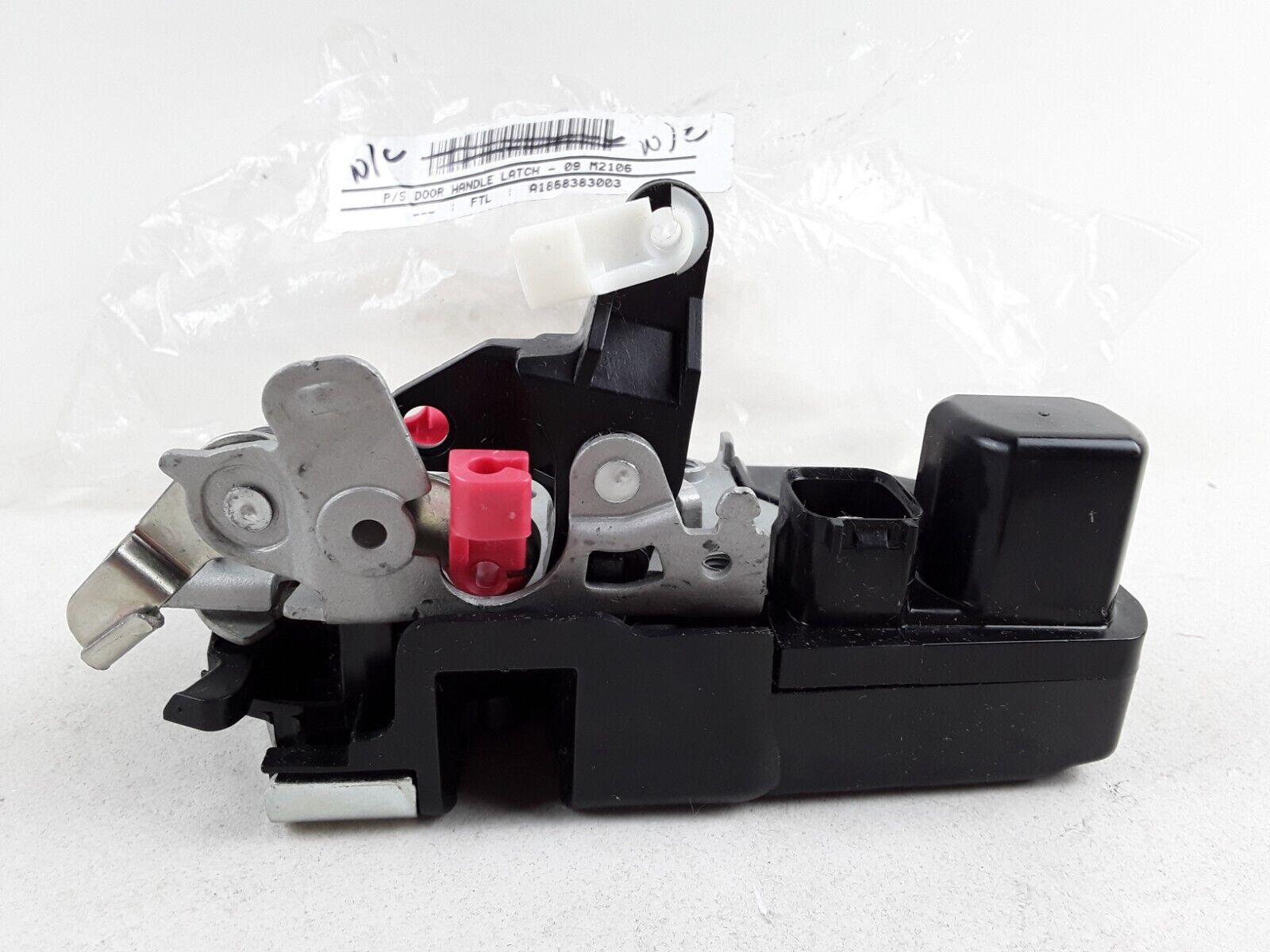 FREIGHTLINER A18-68383-003 LATCH DOOR PWR. RH RIGHT FITS M2106 2009 - HotCarParts