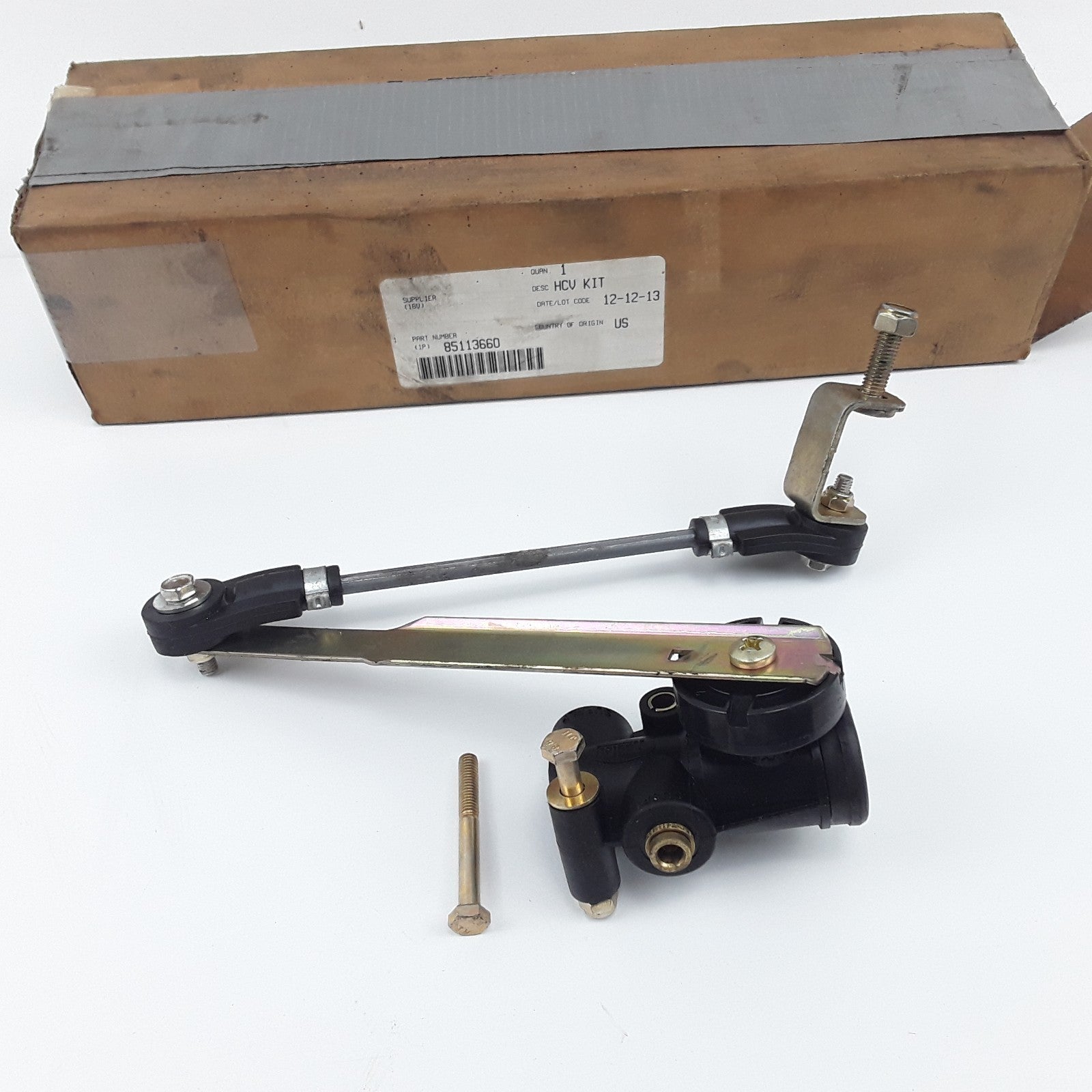 Front Left Driver Side Suspension Leveling Valve 85113660 For Volvo VNL & VNM