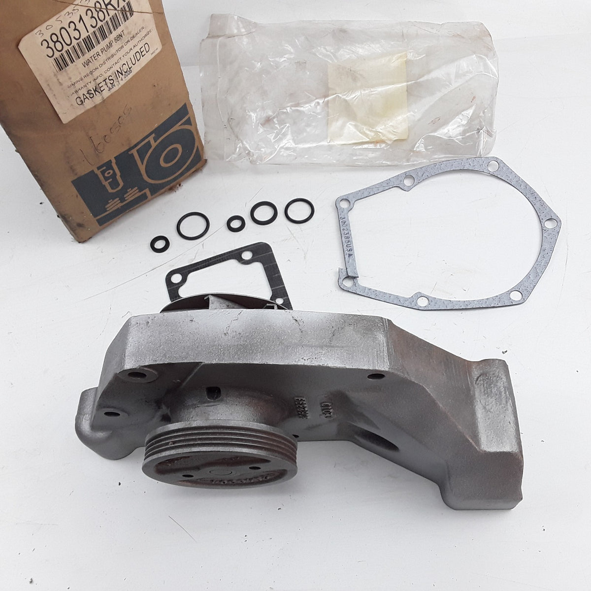 Engine Water Pump Fits Ford Western Star International Freightliner (1984-1992)