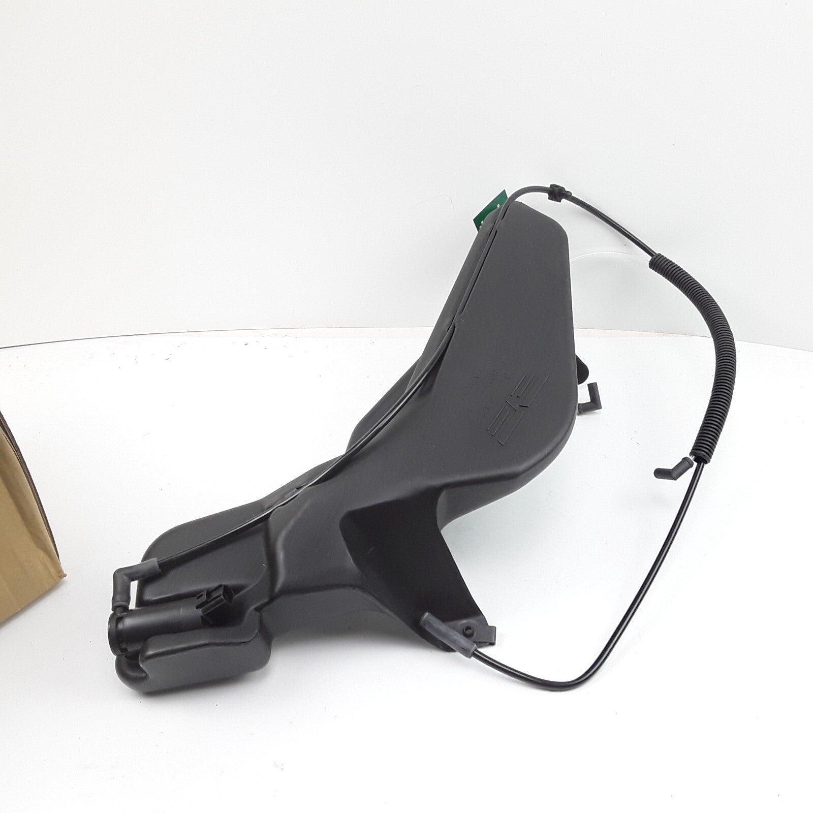 Washer Fluid Reservoir-Windshield Fits Ford Taurus 1997-07 Mercury Sable 1997-05