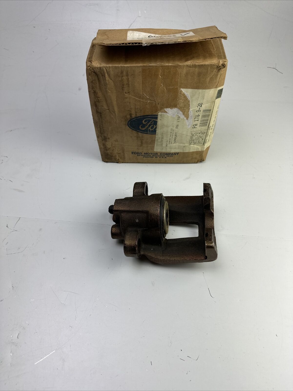GENUINE OEM Ford Rear Brake Caliper F8AZ-2552-CA for Crown Victoria Police FAST - HotCarParts