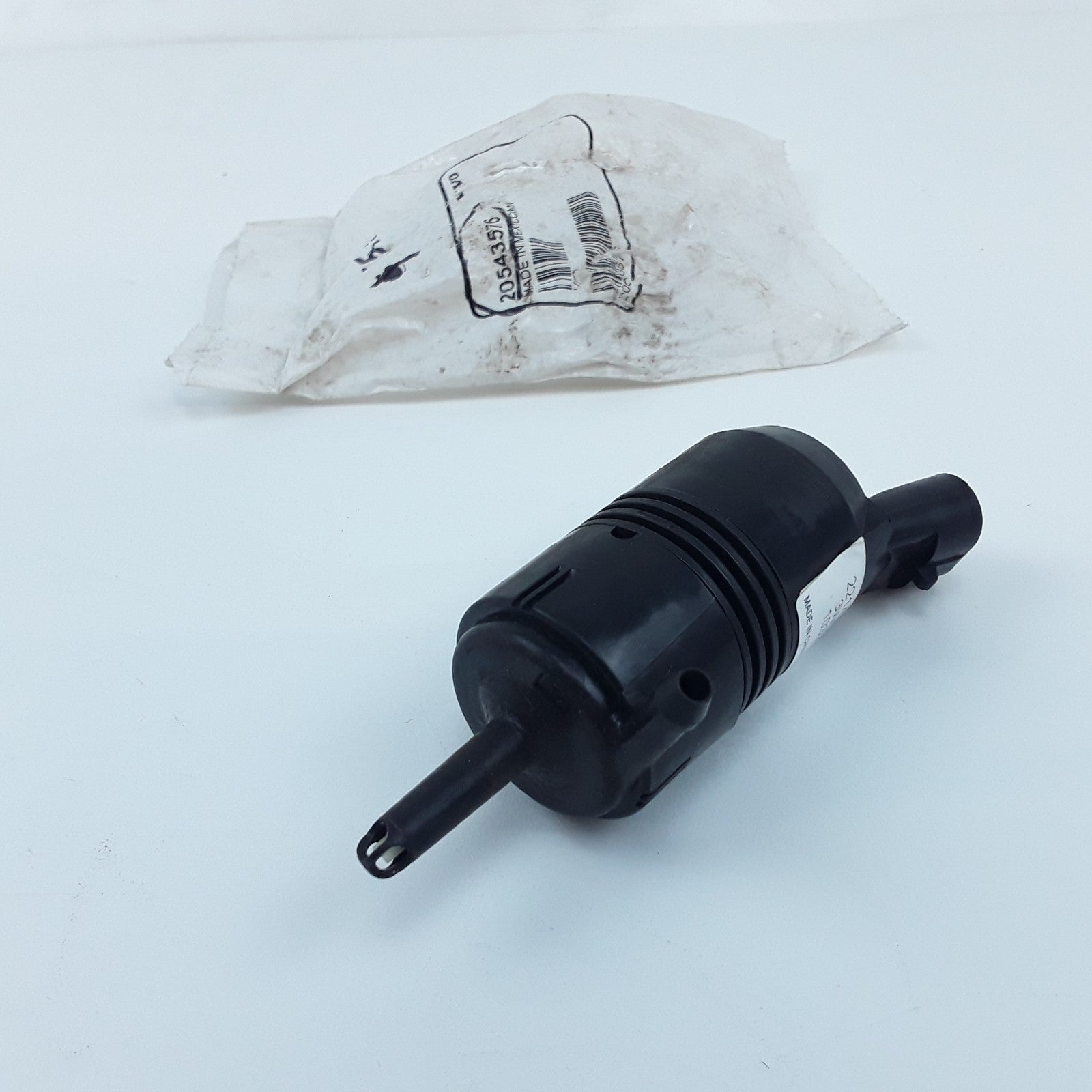 Genuine Volvo Windshield Washer Pump Fits VHD 2004 2005 2006 2007 2008 2009-2012