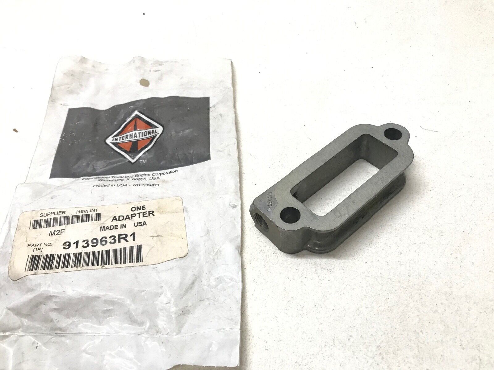 GENUINE INTERNATIONAL 913963R1 Adapter / T-236701 *FREE SHIPPING* - HotCarParts