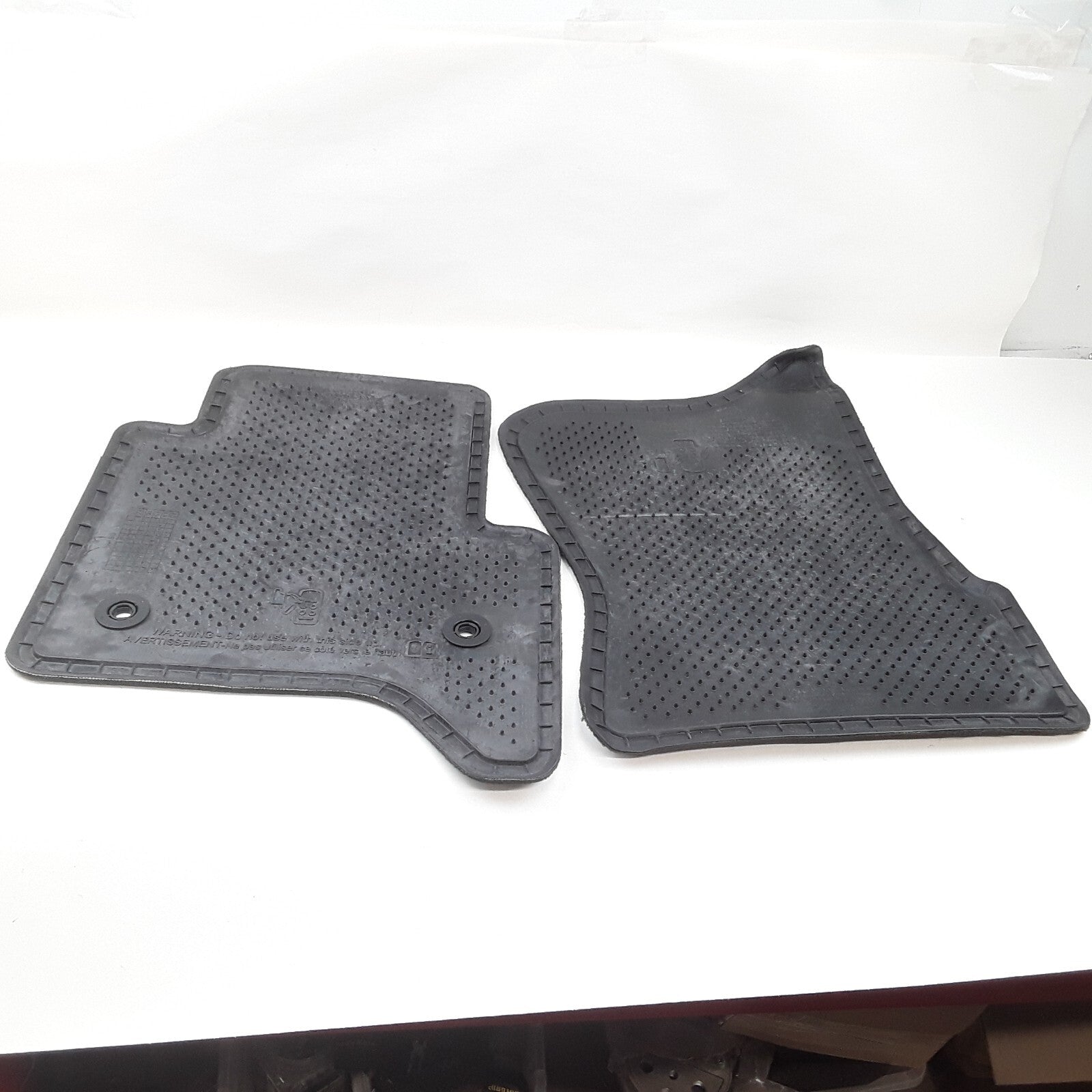 GM Front Carpeted Floor Mats Black Fits GMC Yukon Chevrolet Suburban 2015-2016