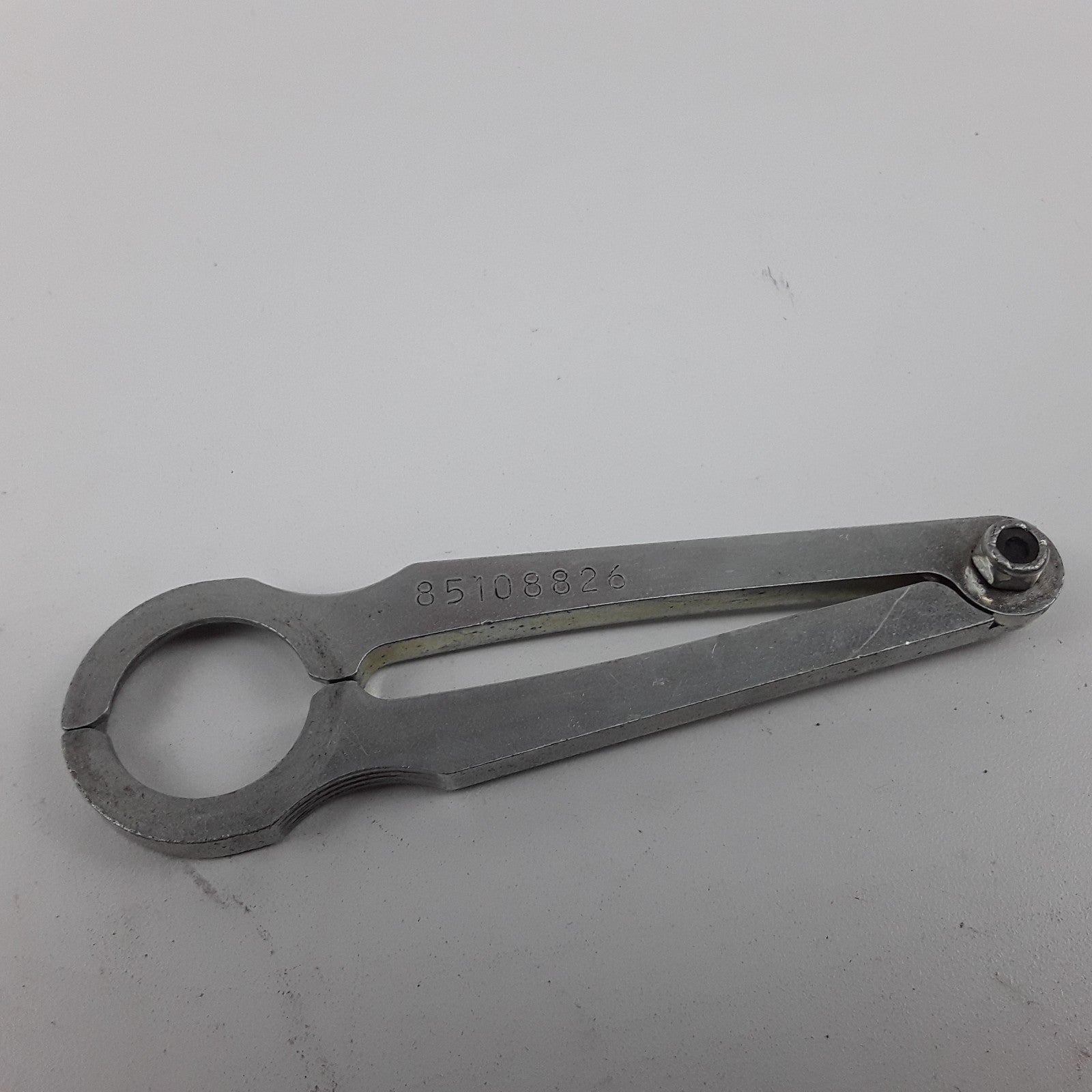 15mm Trans Cooler Line Release Tool 85108826 For Volvo VHD VN VNL VT Models
