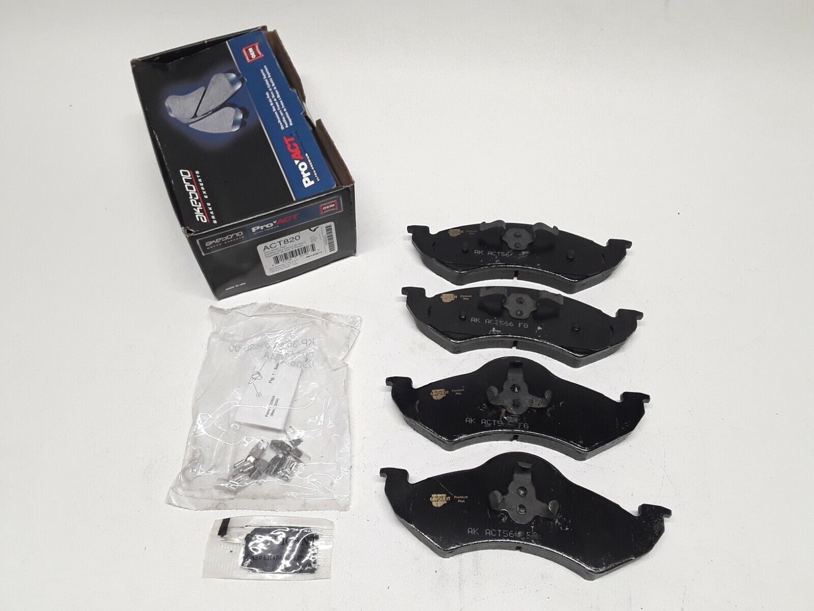 Disc Brake Pads Premium Front Akebono ACT820 fits Dodge Dakota,Durango 2000-2002 - HotCarParts