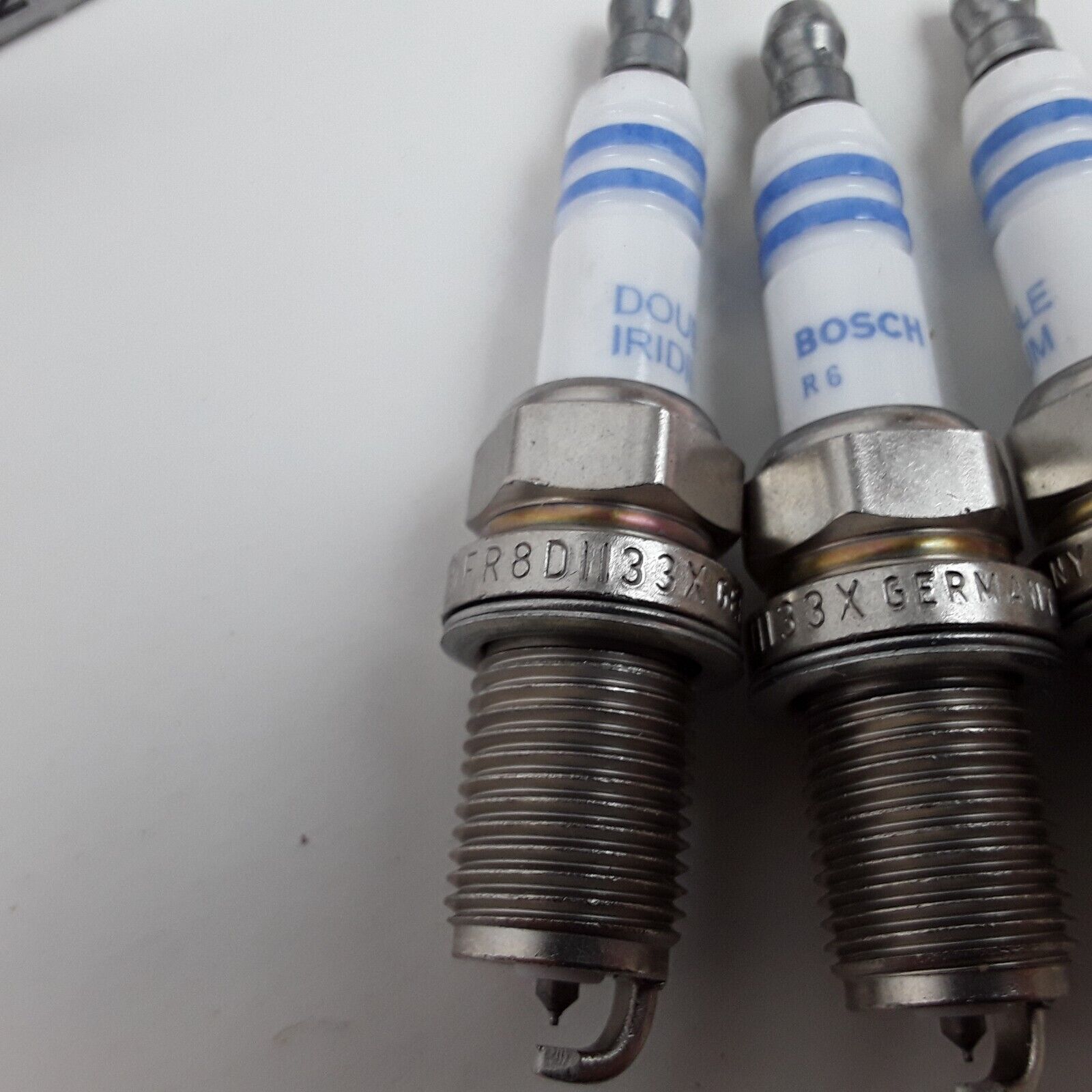 Set of 4 Bosch 9652 Double Iridium Spark Plugs Fits Dodge, Nissan, Toyota & More