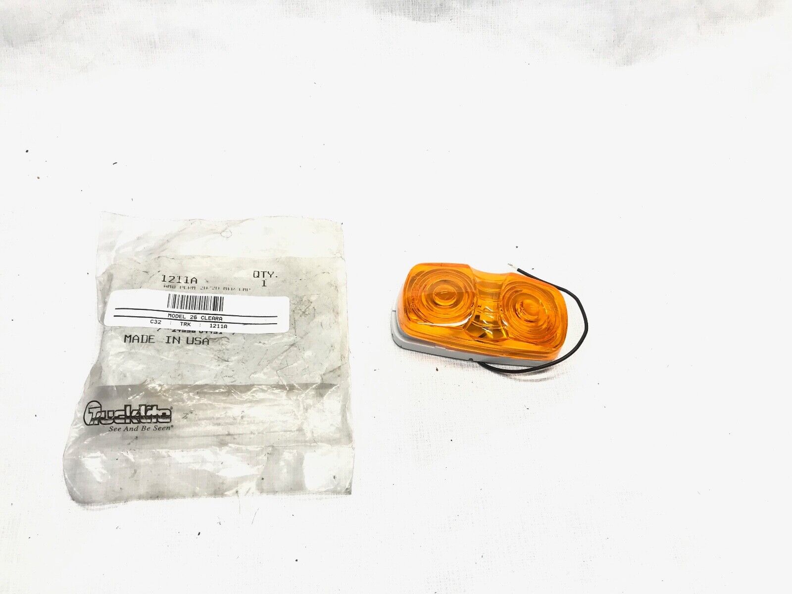 GENUINE TRUCK-LITE 1211A OVAL MARKER / CLEARANCE LIGHT FAST FREE SHIPPING - HotCarParts