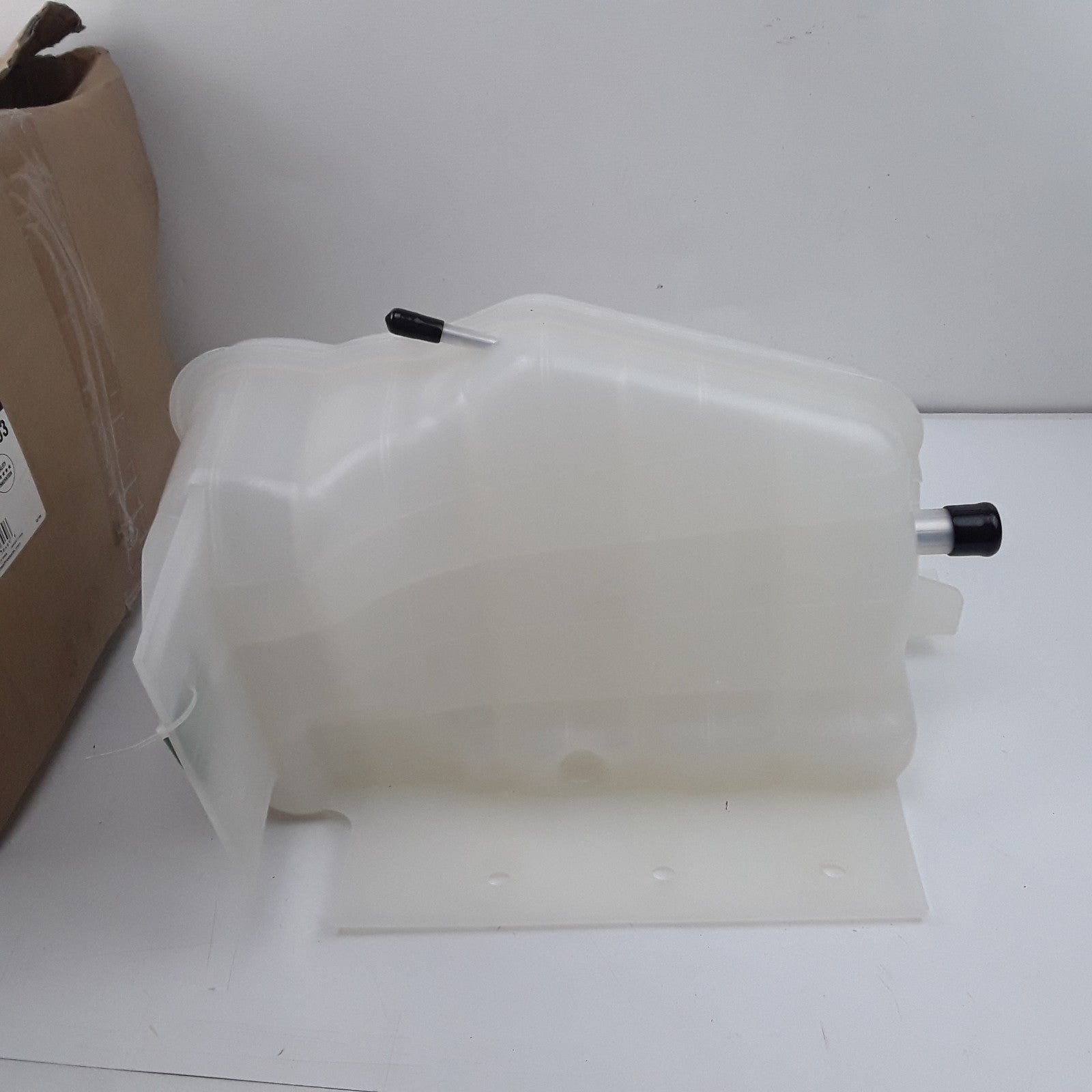 Front Engine Coolant Reservoir Fits International 5600i 5900i 9900i (2001-2013)