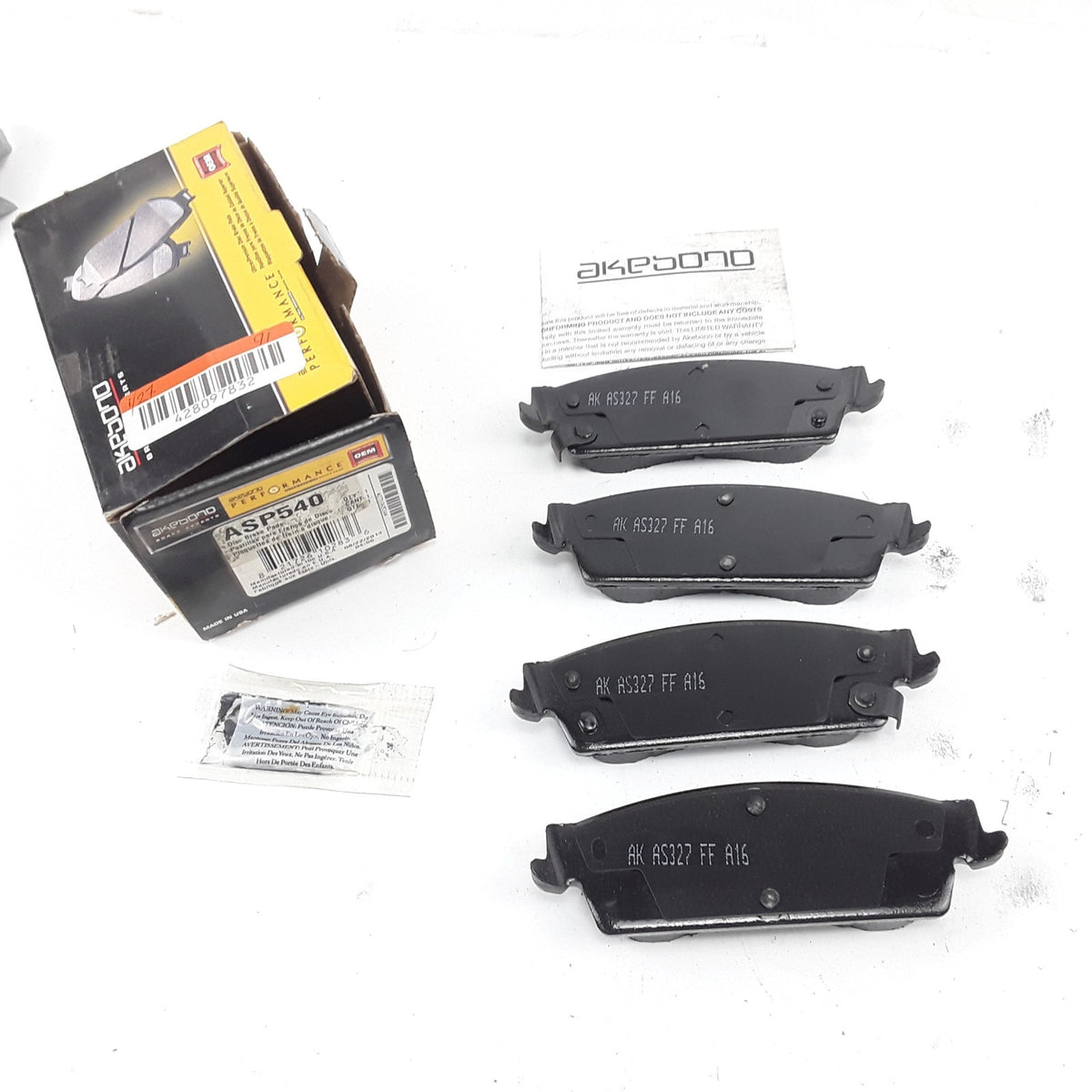 Rear Brake Pads Set For Nissan Maxima, Altima 1993 1994 1995 1996-1999 2000 2001