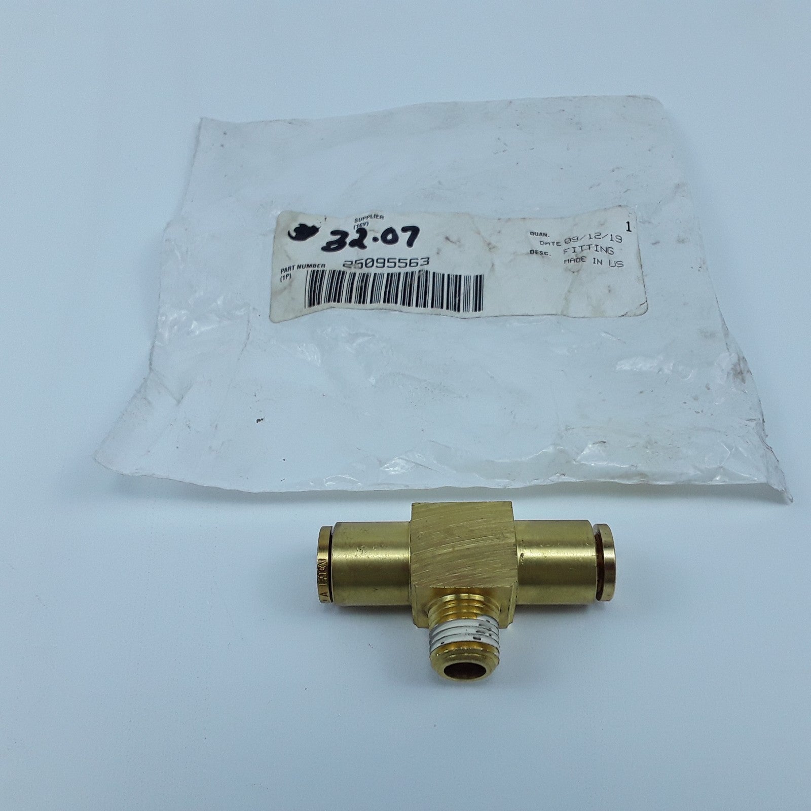 Volvo 25095563 Multi-Purpose Fitting For Volvo Mack Trucks