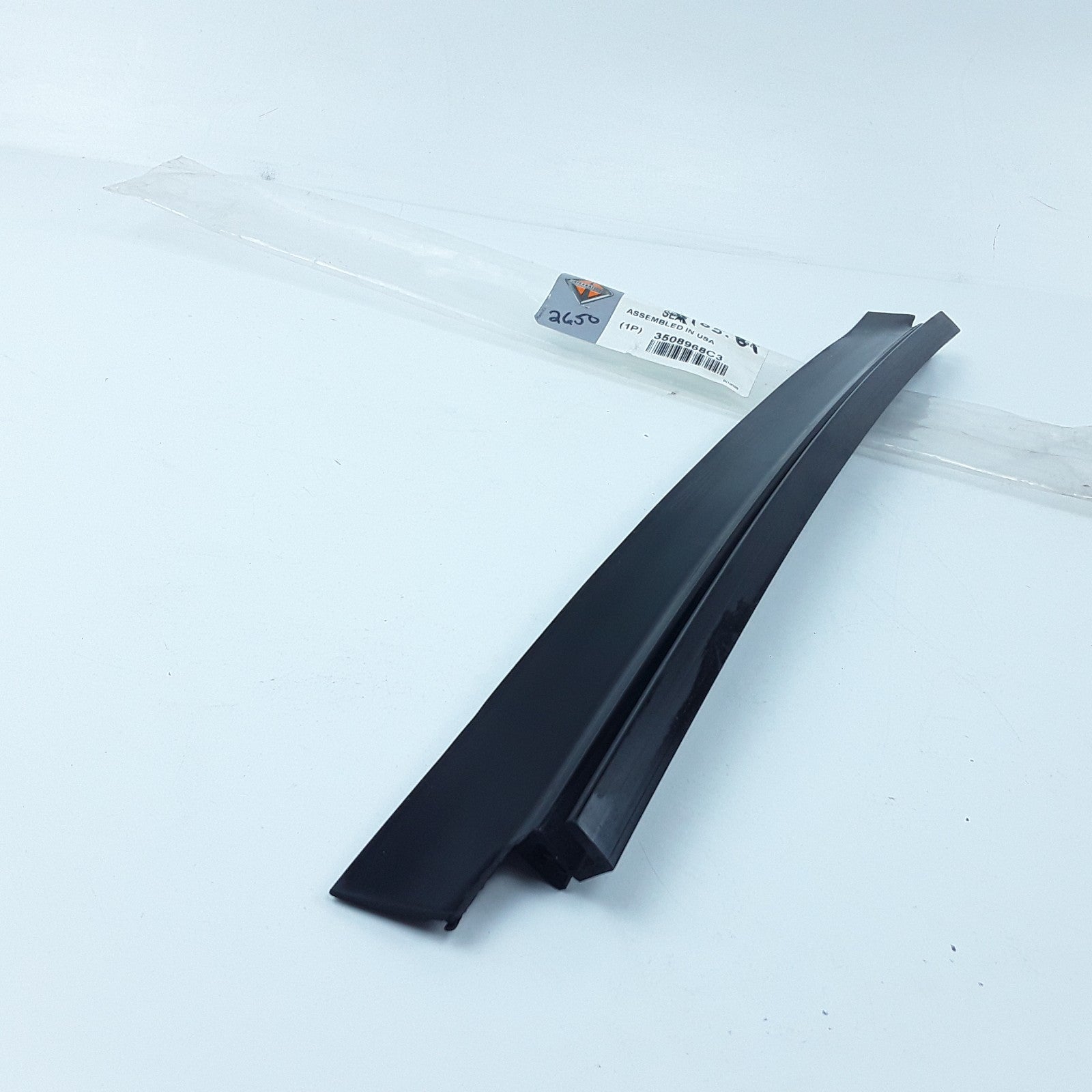 International 3508968C3 Door Glass Seal Assembly 476.6 mm For Navistar Trucks