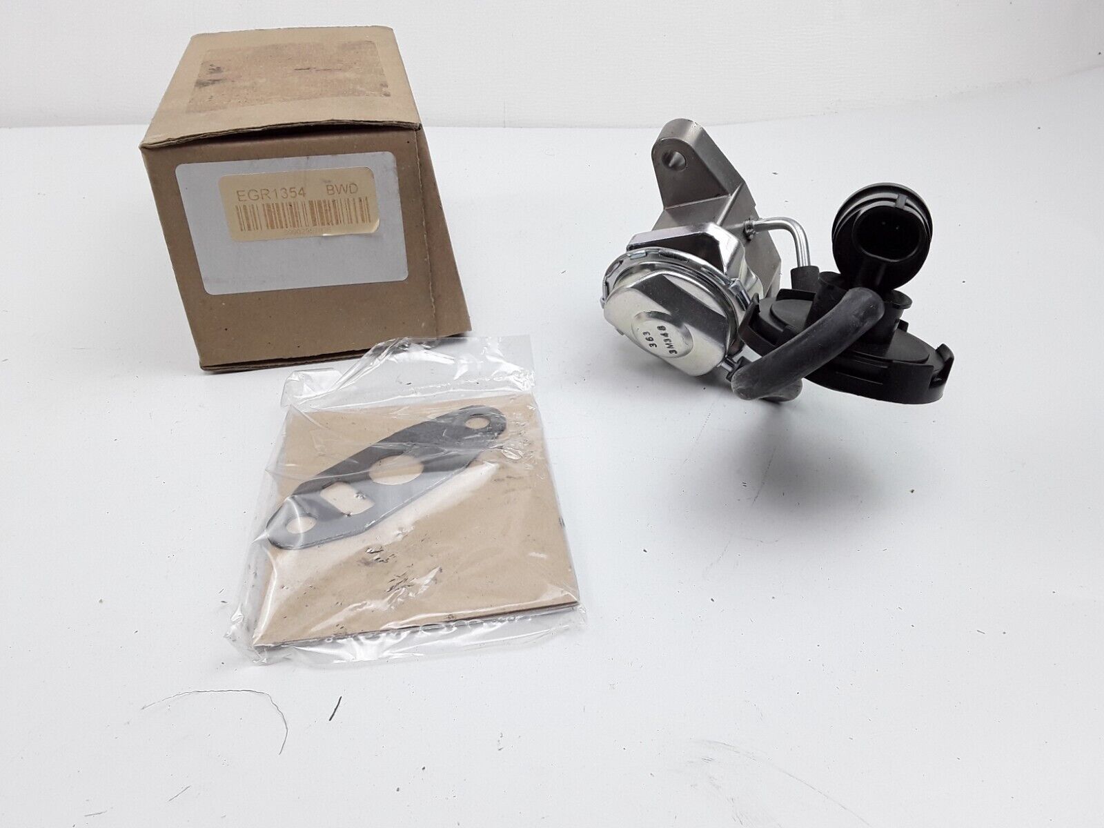 EGR Valve for Chrysler Town & Country Voyager Dodge Caravan Plymouth 1996-2000