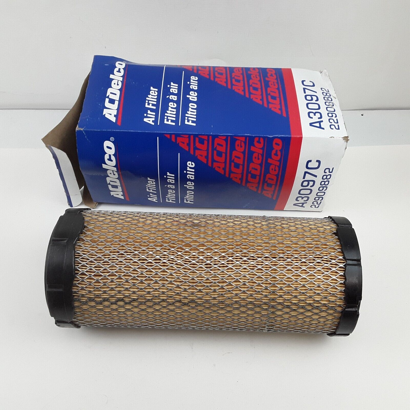 GM A3097C Original Equipment Round Engine Air Filter for Chevrolet, GMC 2001-15