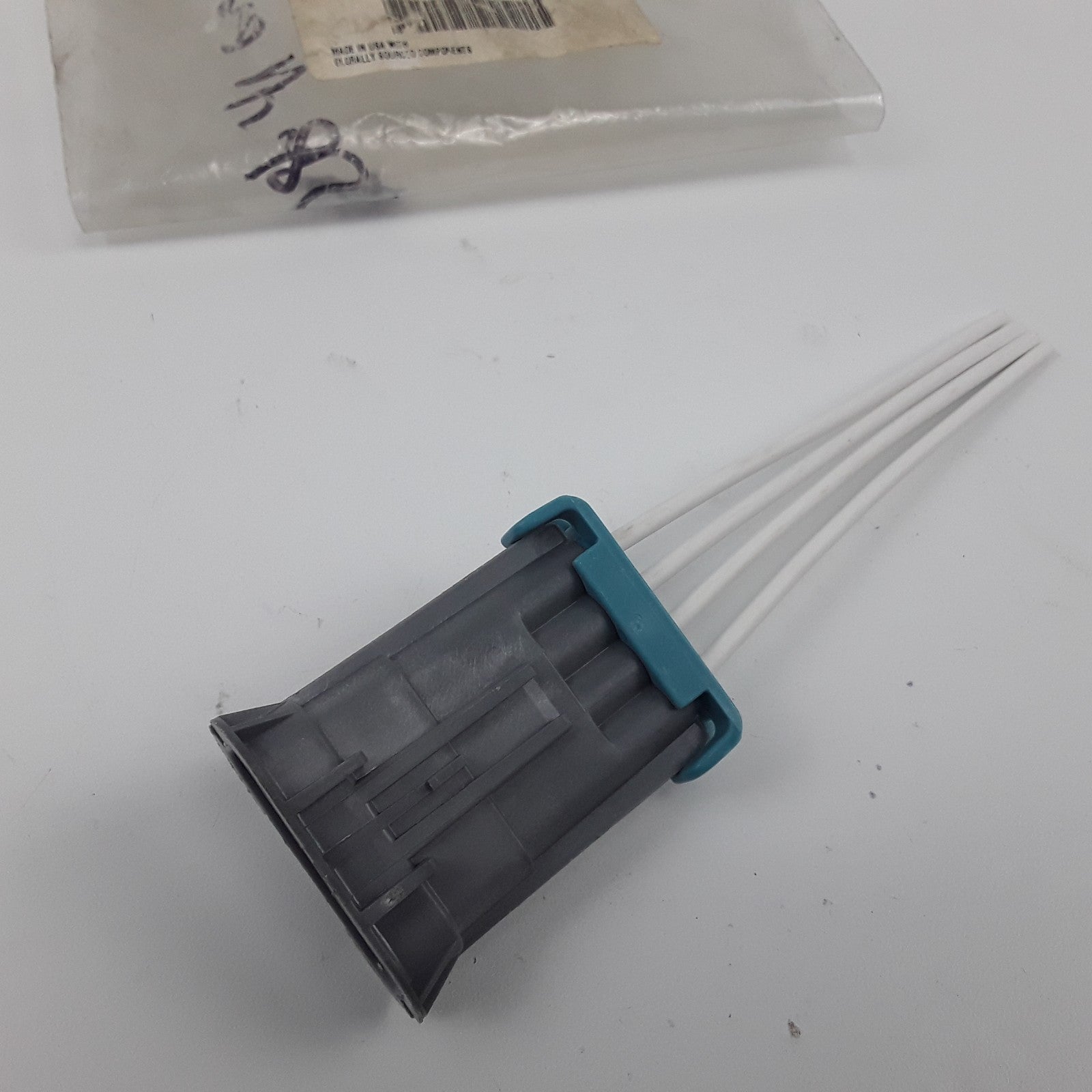 Multi Purpose Hardware Connector 85130704 For Mack & Volvo Heavy Duty Trucks