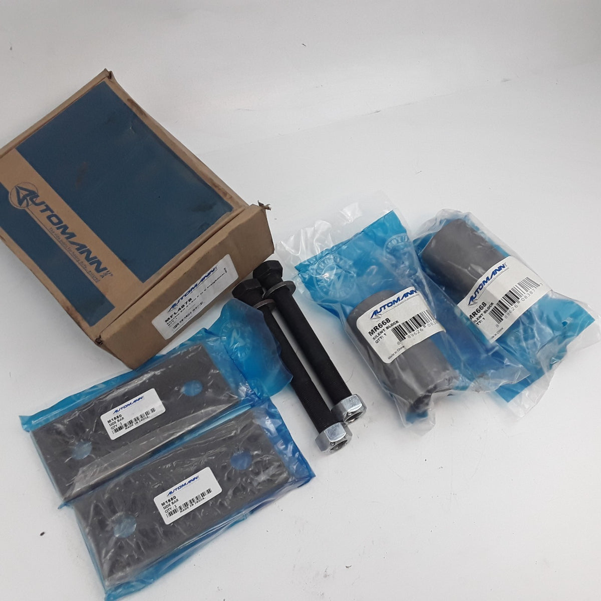 Automann MFL4878 Shackle Kit 4-1/8in Center to Center For Freightliner Trucks
