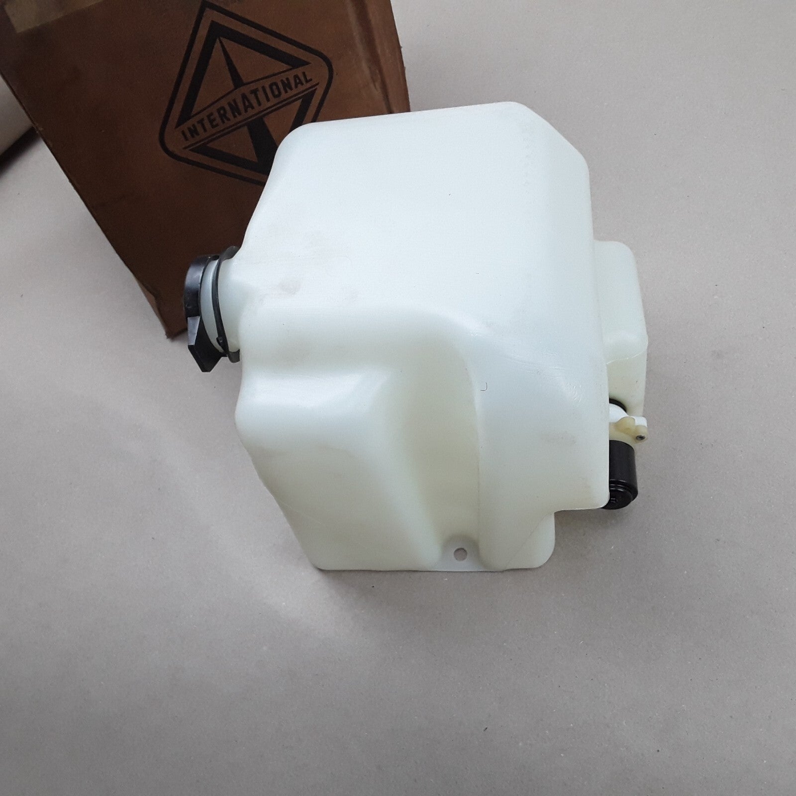 Windshield Washer Reservoir 468885C91 Fits International S2300 Trucks 1988