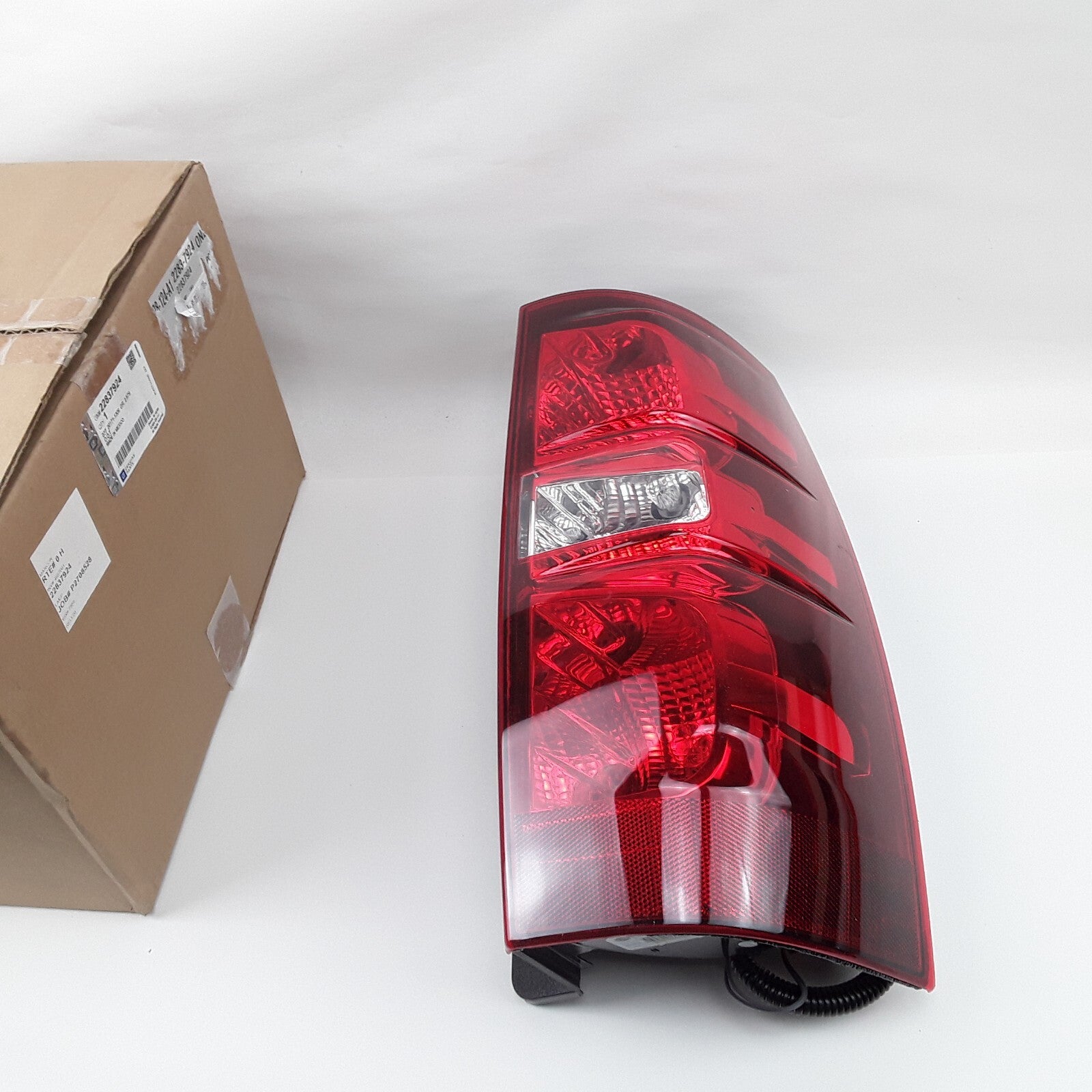 OEM GM 22837924 Lamp Fits Chevrolet Suburban 1500 2500 2007-2013 Tahoe 2007-2014