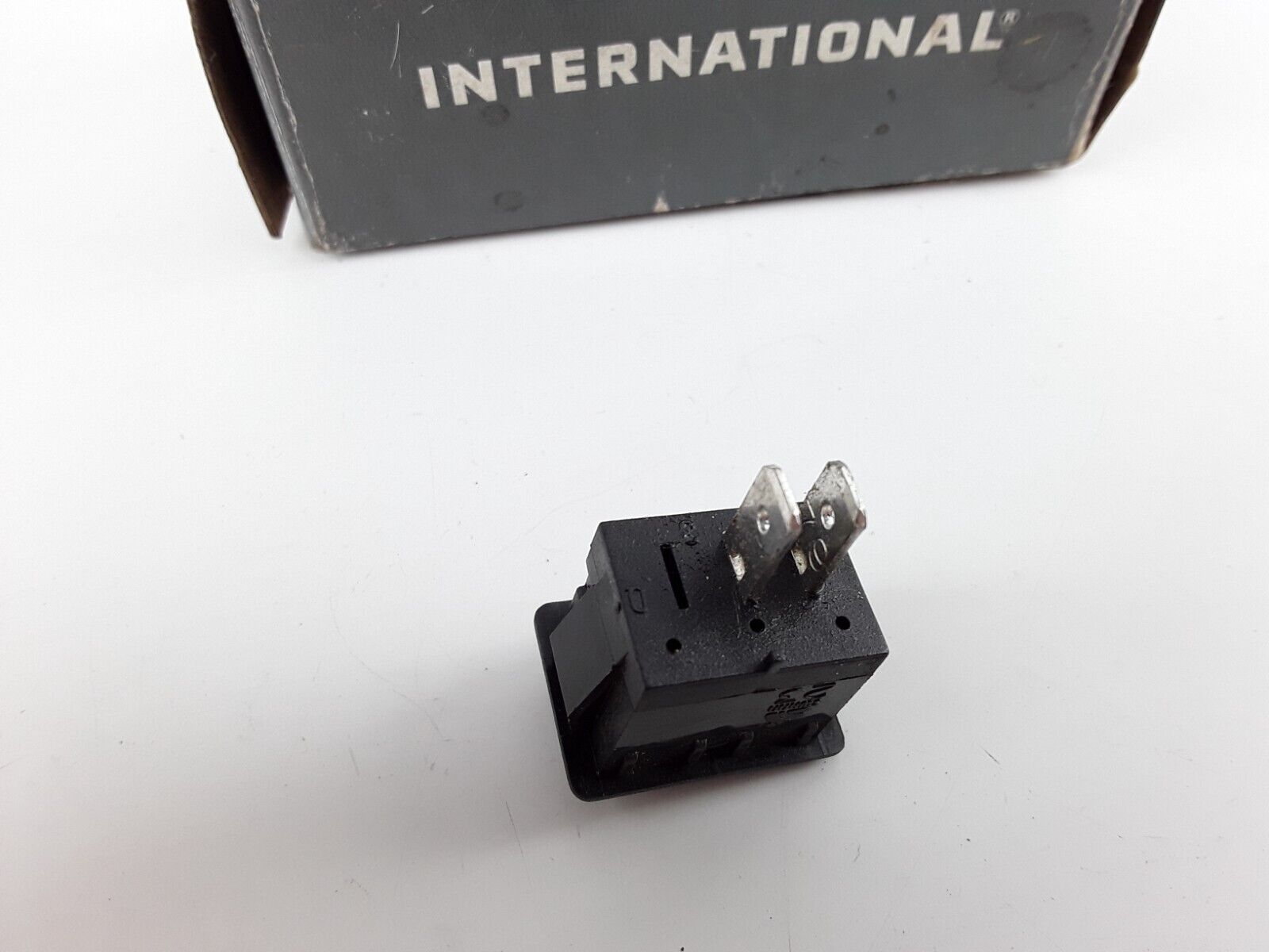 GENUINE Navistar International 2508571C1 SWITCH DOME TOGGLE FAST FREE SHIPPING - HotCarParts