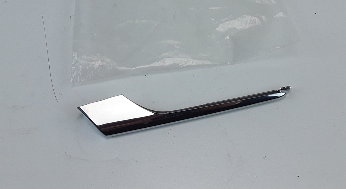 Model X 2015-2021 RH Front Fog Lamp Upper Spear 1049610-00-F Genuine OEM