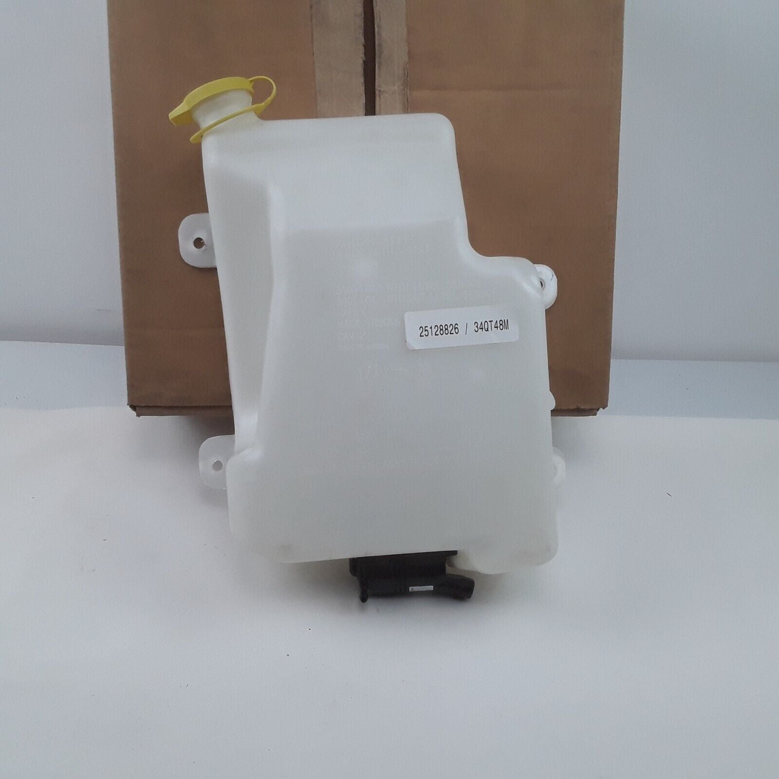 Mack Washer Fluid Reservoir Coolant Pump CH CL CV CX 34QT48M, 25128826, 34QT34AM