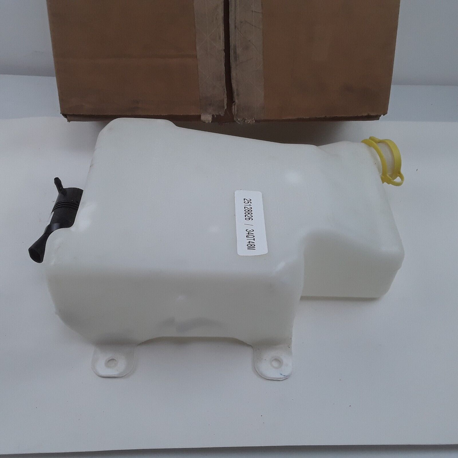 Mack Washer Fluid Reservoir Coolant Pump CH CL CV CX 34QT48M, 25128826, 34QT34AM