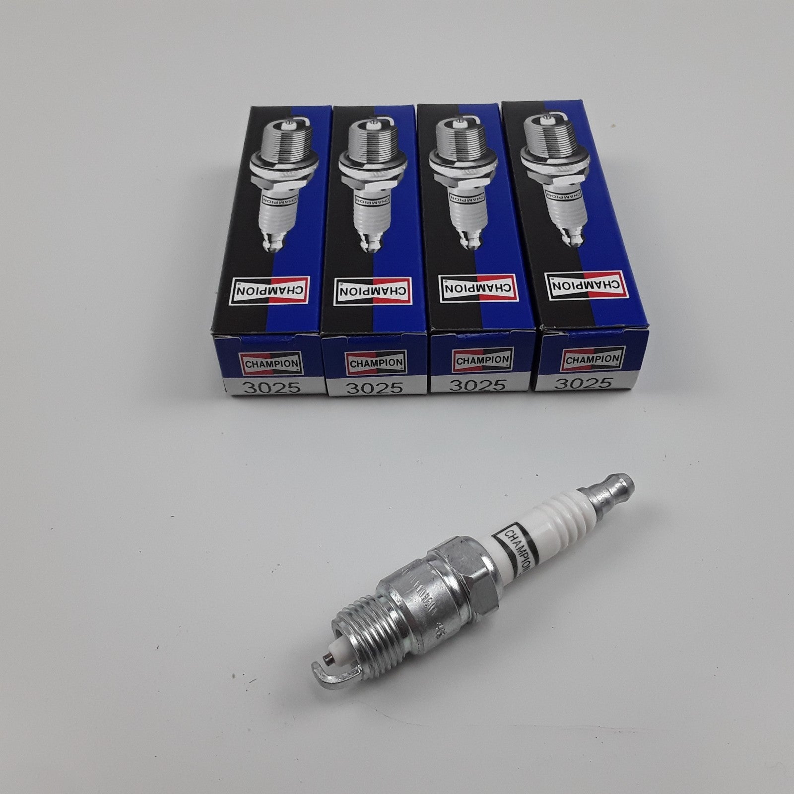 Champion 3025 Spark Plugs Pack of 4 For Heavy  Duty High Performance Car & Truck