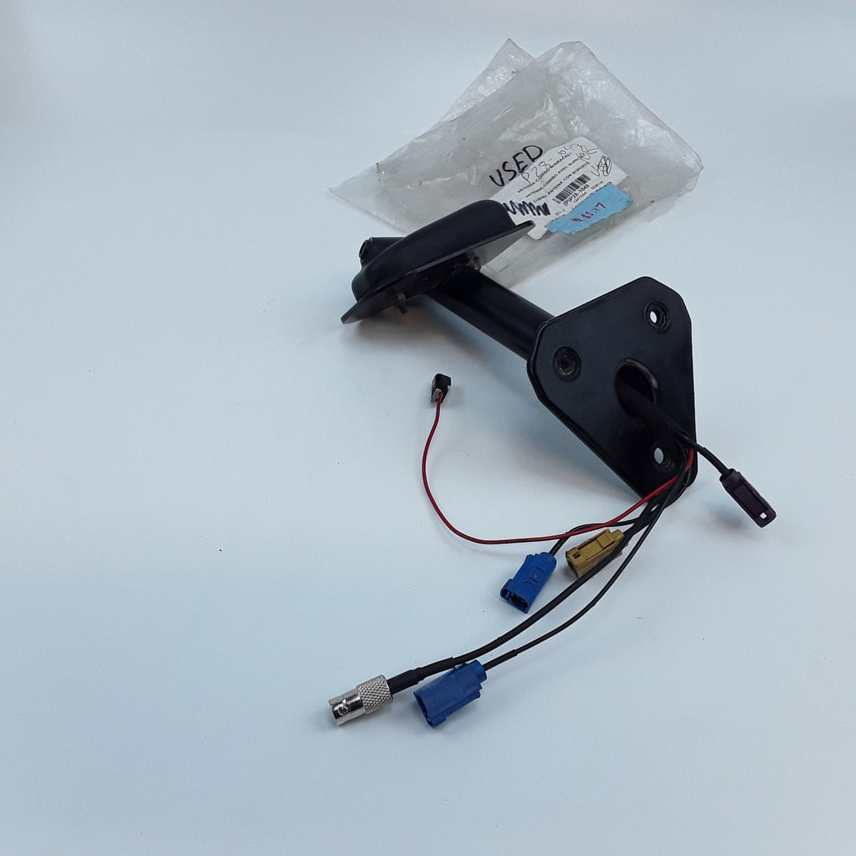 P28-1049 GPS Mounting Bracket Satellite Radio Antenna Fits Kenworth