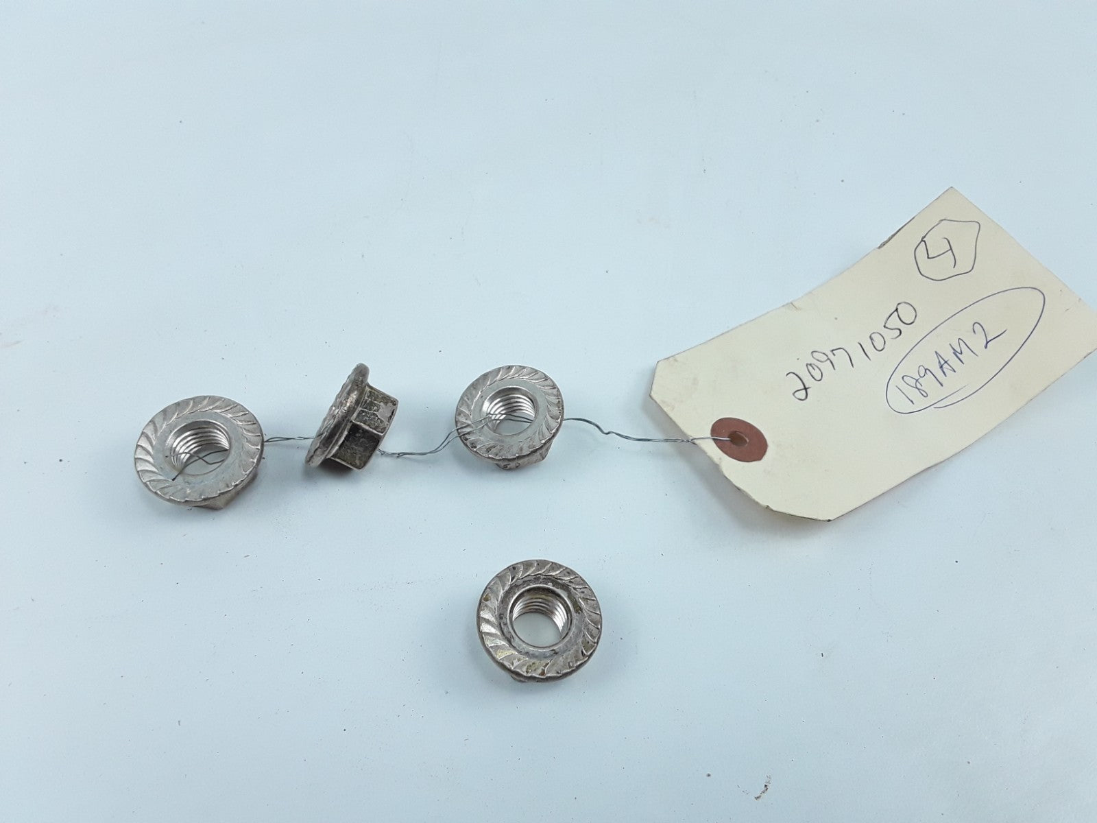 4pcs Mack 20971050 189AM2 Flange Lock Exhaust Nut Assembly M12 x 1.75 For Mack