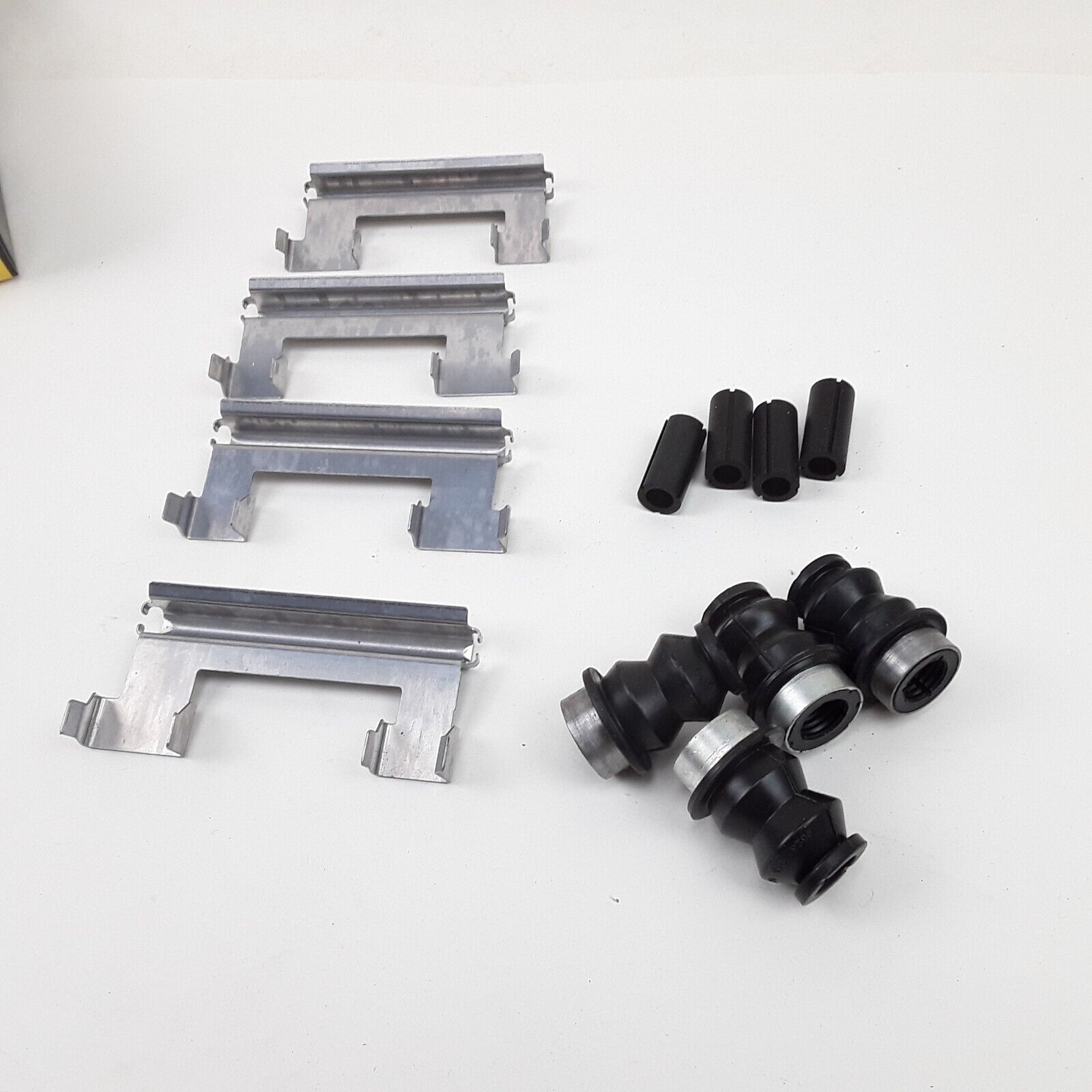 Front Disc Brake Hardware Kit Fits Chevy Silverado 1500 99-06 Express 2500 3500
