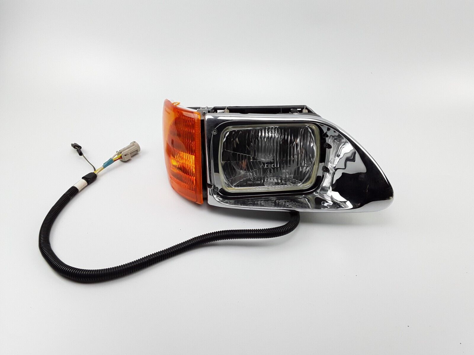 NEW Genuine International 5900i 9200 9400 Passenger Right RH Headlight 1996-2017 - HotCarParts