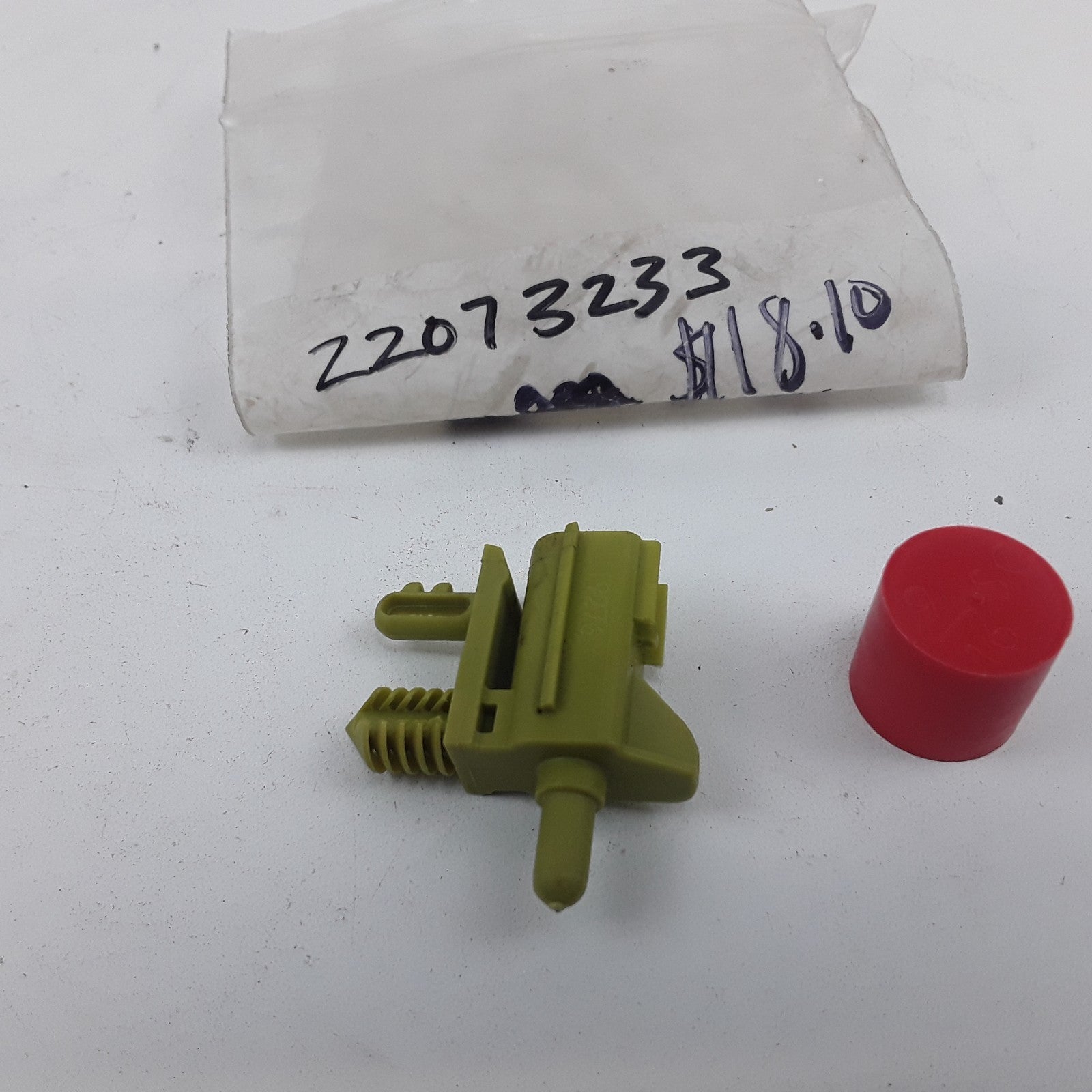 Volvo 22073233 Exhaust Gas Temperature (EGT) Sensor Fits Mack Volvo Trucks