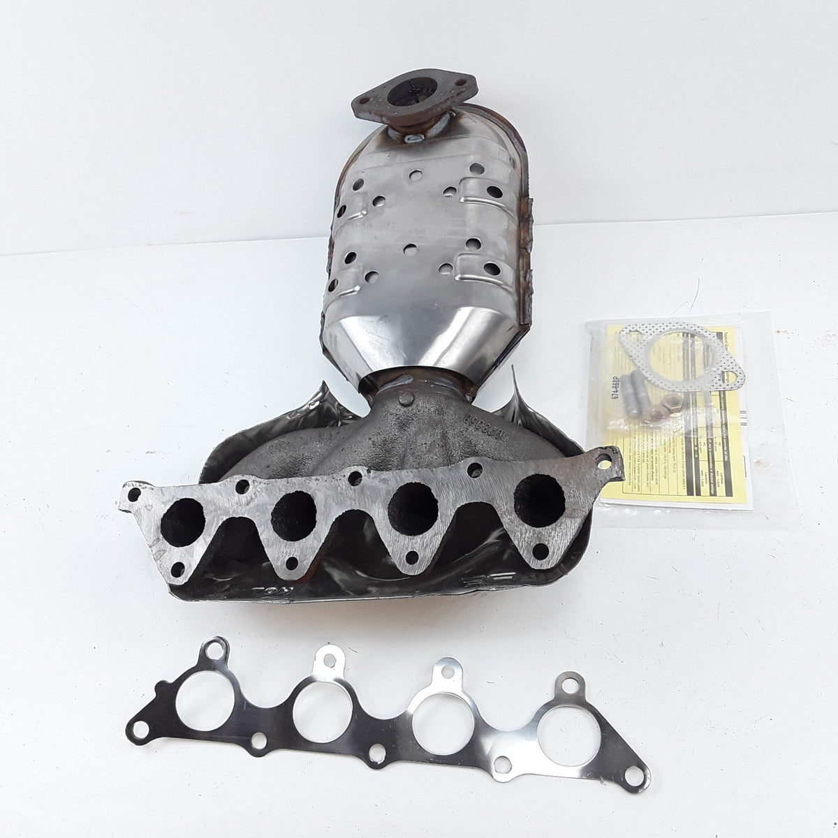 Catalytic Converter W/ Integrated Exhaust Manifold For 01-05 Hyundai Accent 1.6L