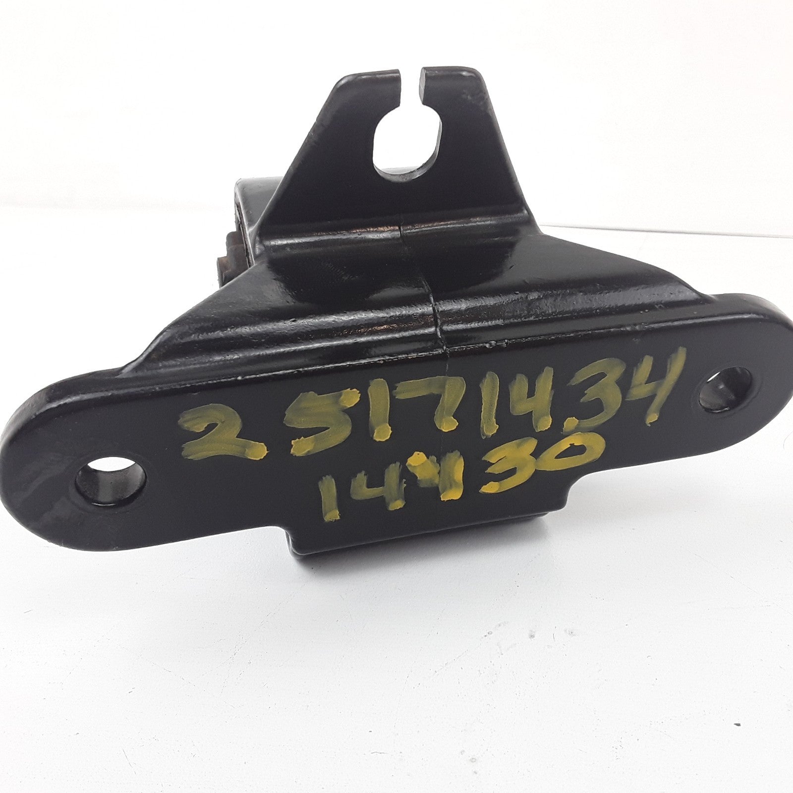 Hood Hinge Bracket Front 25171434 For Mack CXU Pinnacle CNX MR688 TerraPro