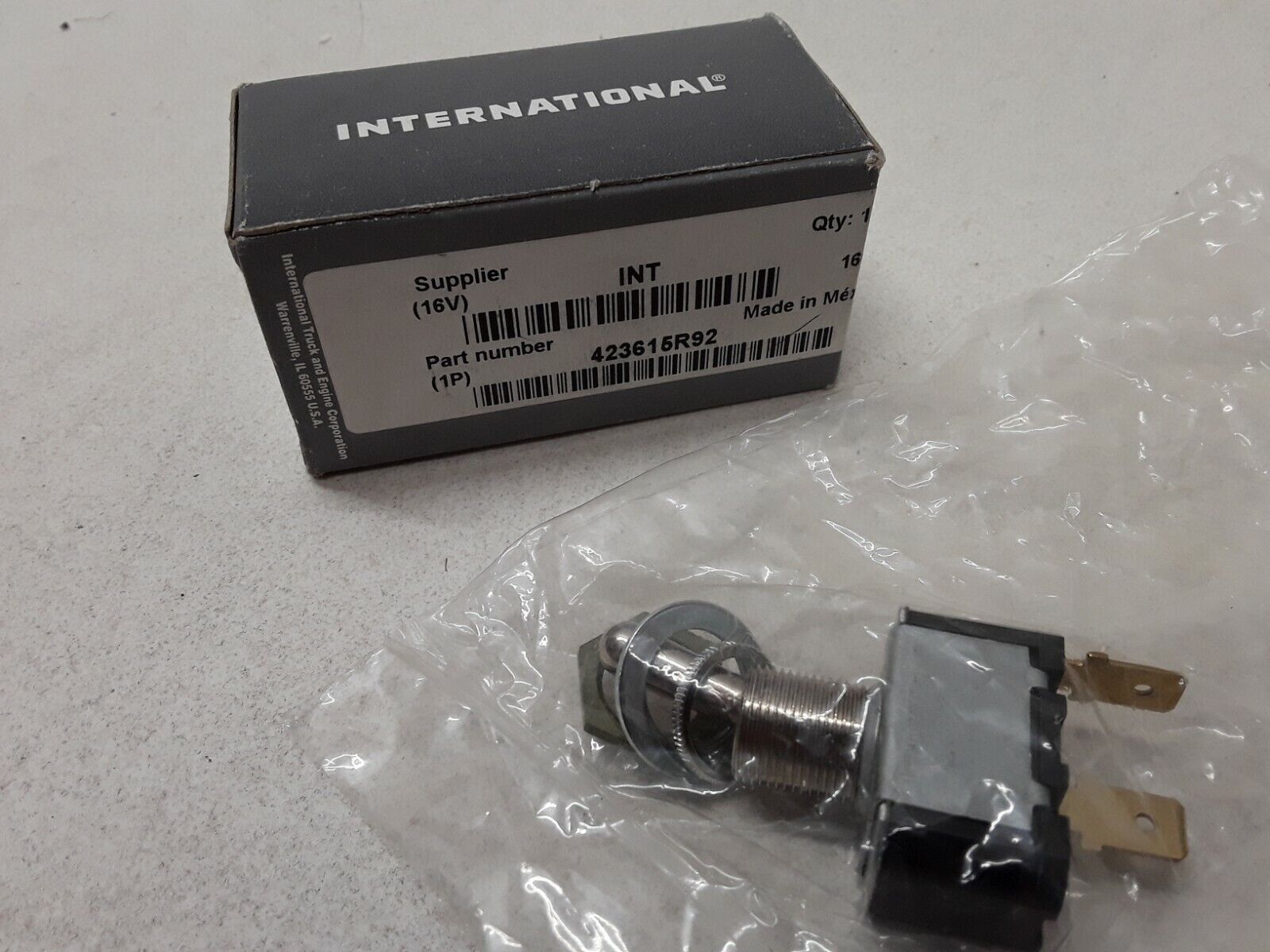 OEM INTERNATIONAL SWITCH / TOGGLE 423615R92 FAST FREE SHIPPING - HotCarParts